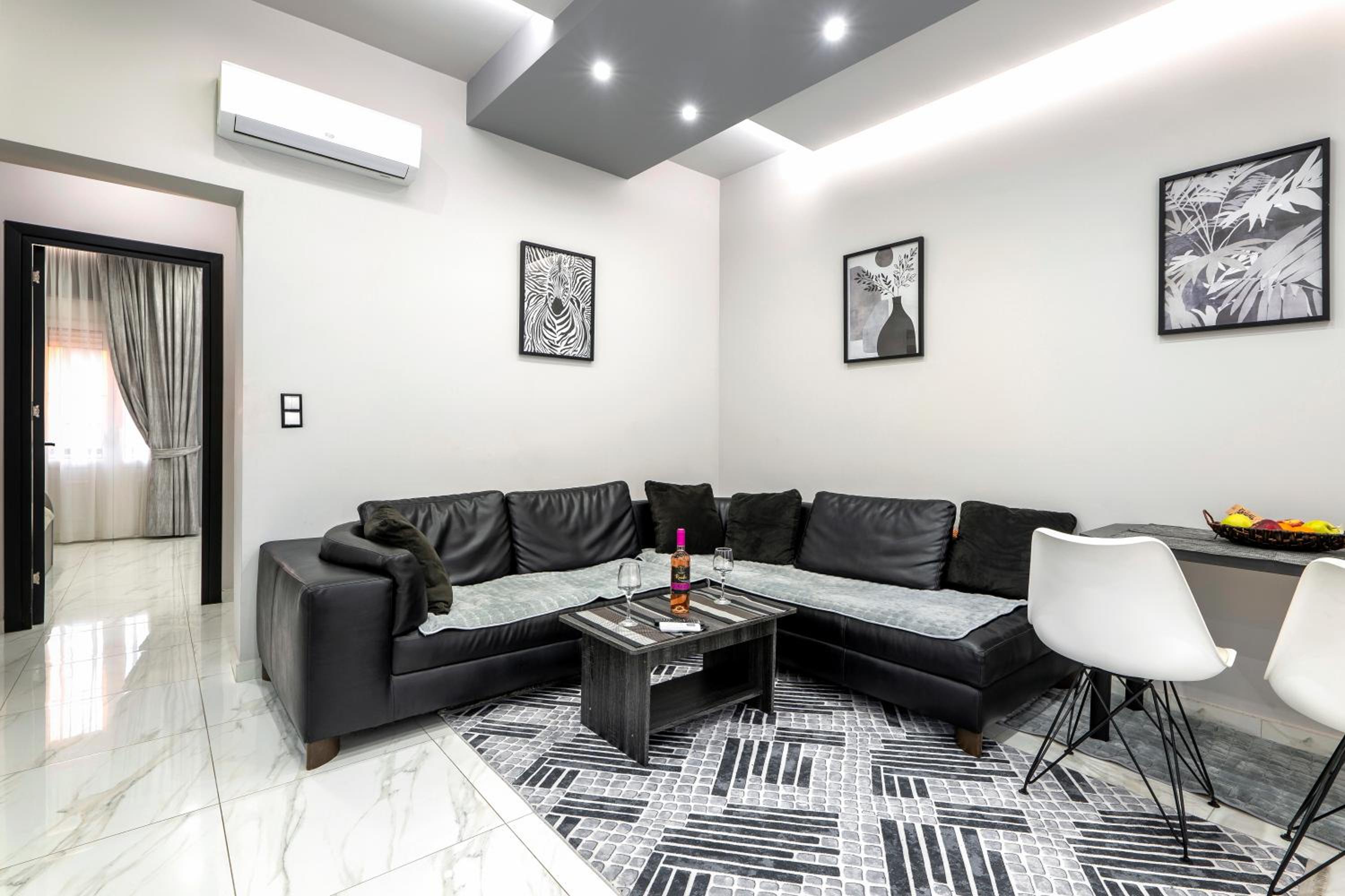 Deluxe Double Room (2 Adults + 1 Child)
