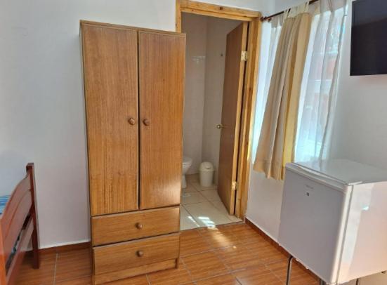 Twin Room with Private Bathroom photo 3