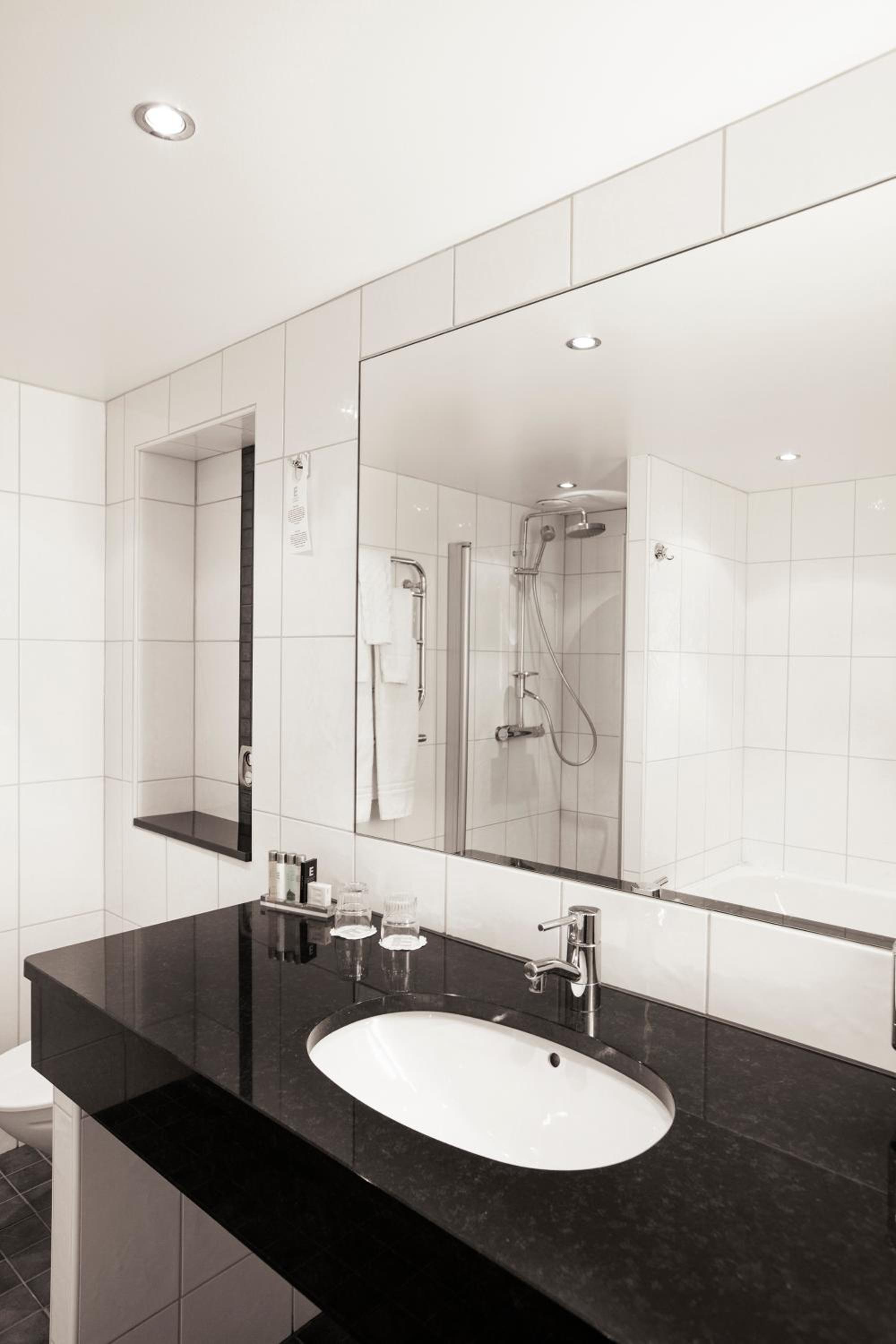 Standard Double Room - Photo 2