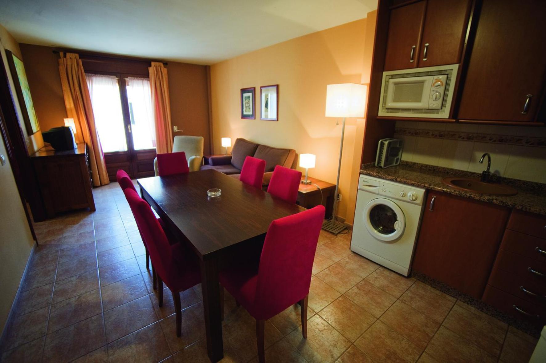 Two-Bedroom Apartment (4 Adults + 2 Children) photo 2