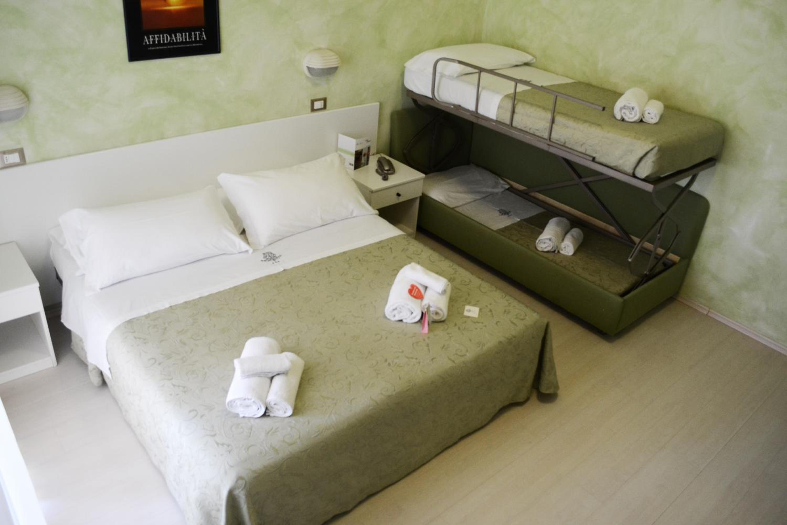 Standard Quadruple Room - Photo 1