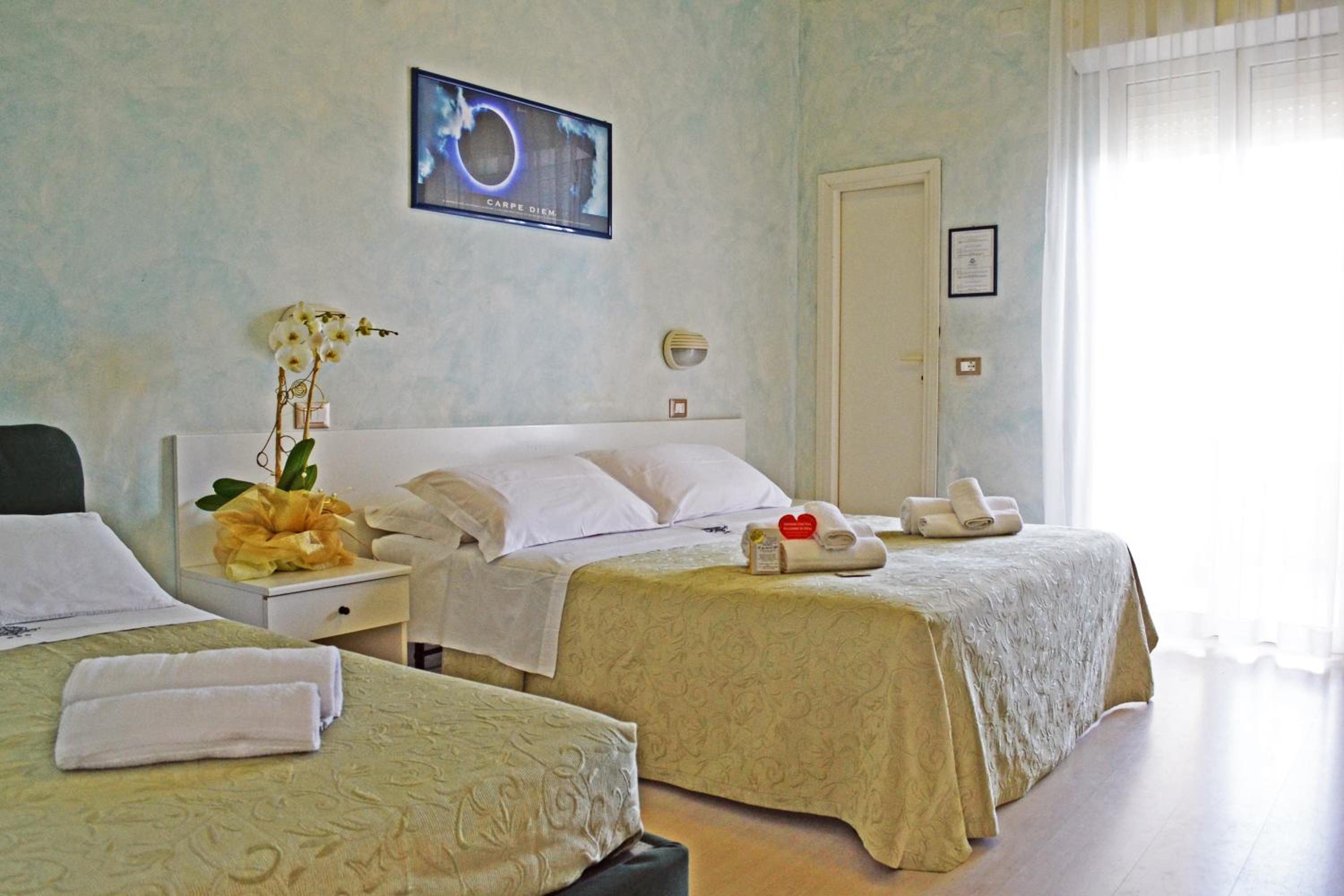 Standard Triple Room - Photo 6
