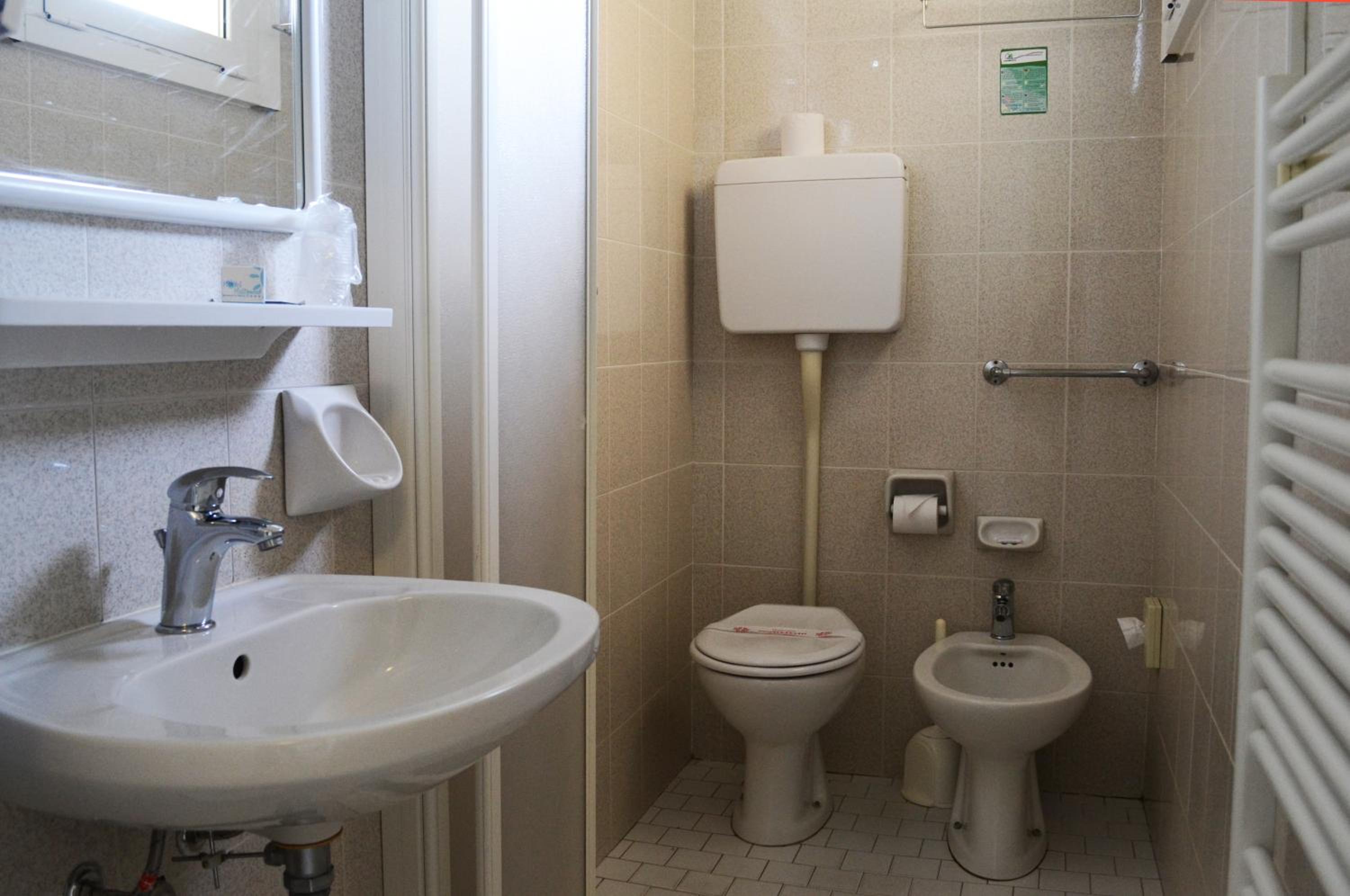 Standard Triple Room - Photo 3
