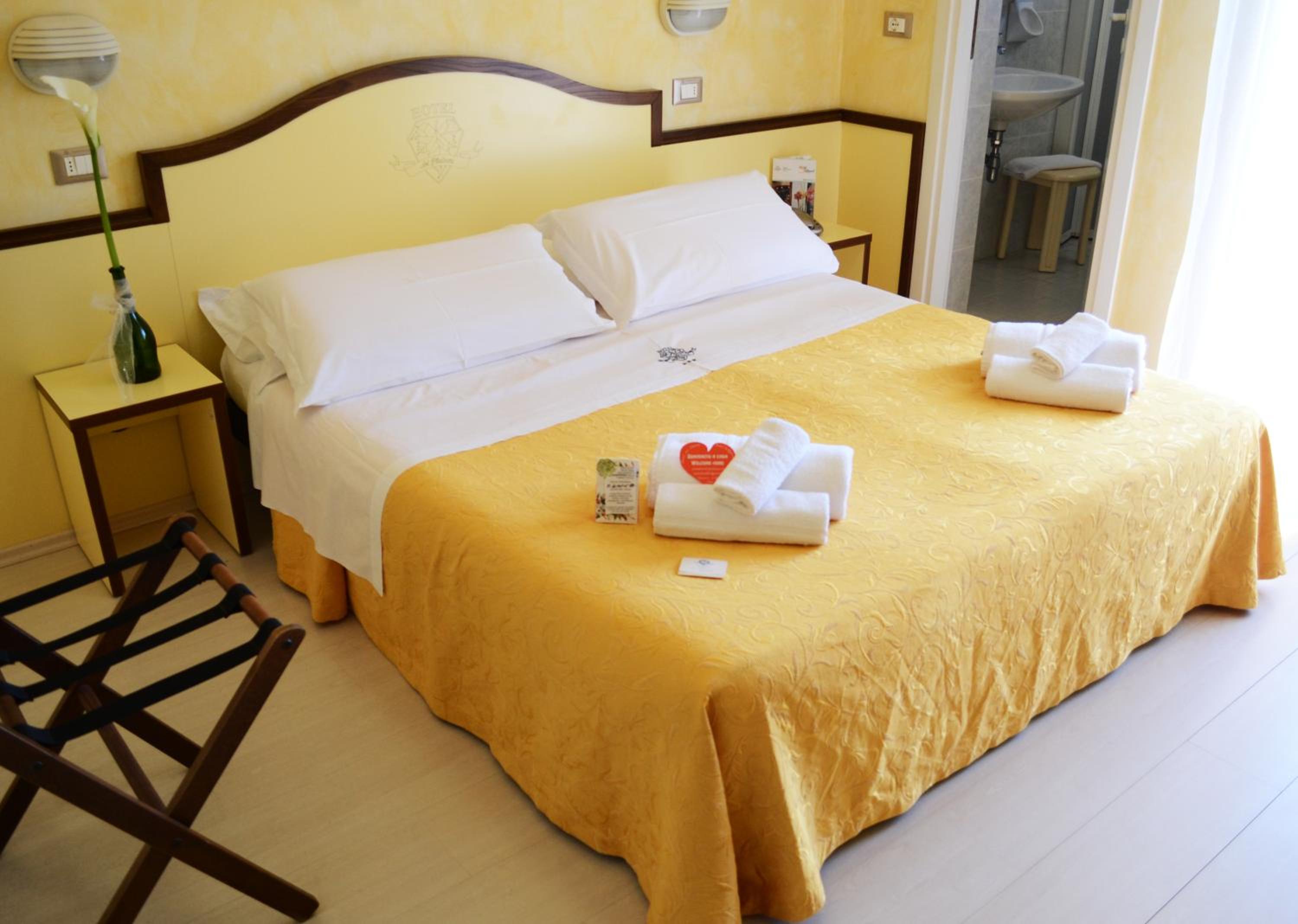 Standard Double Room - Photo 3