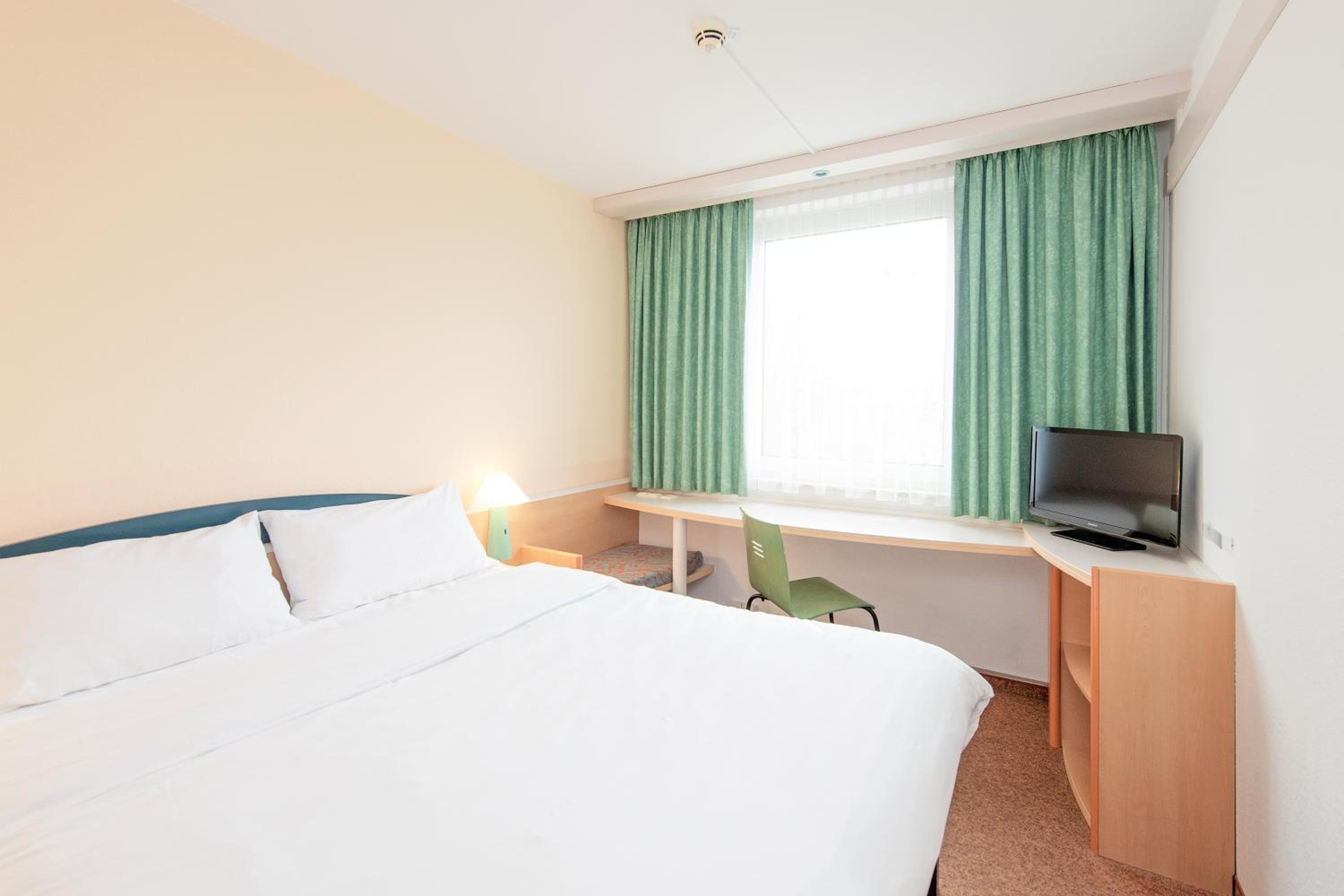 Standard Double Room - Photo 4