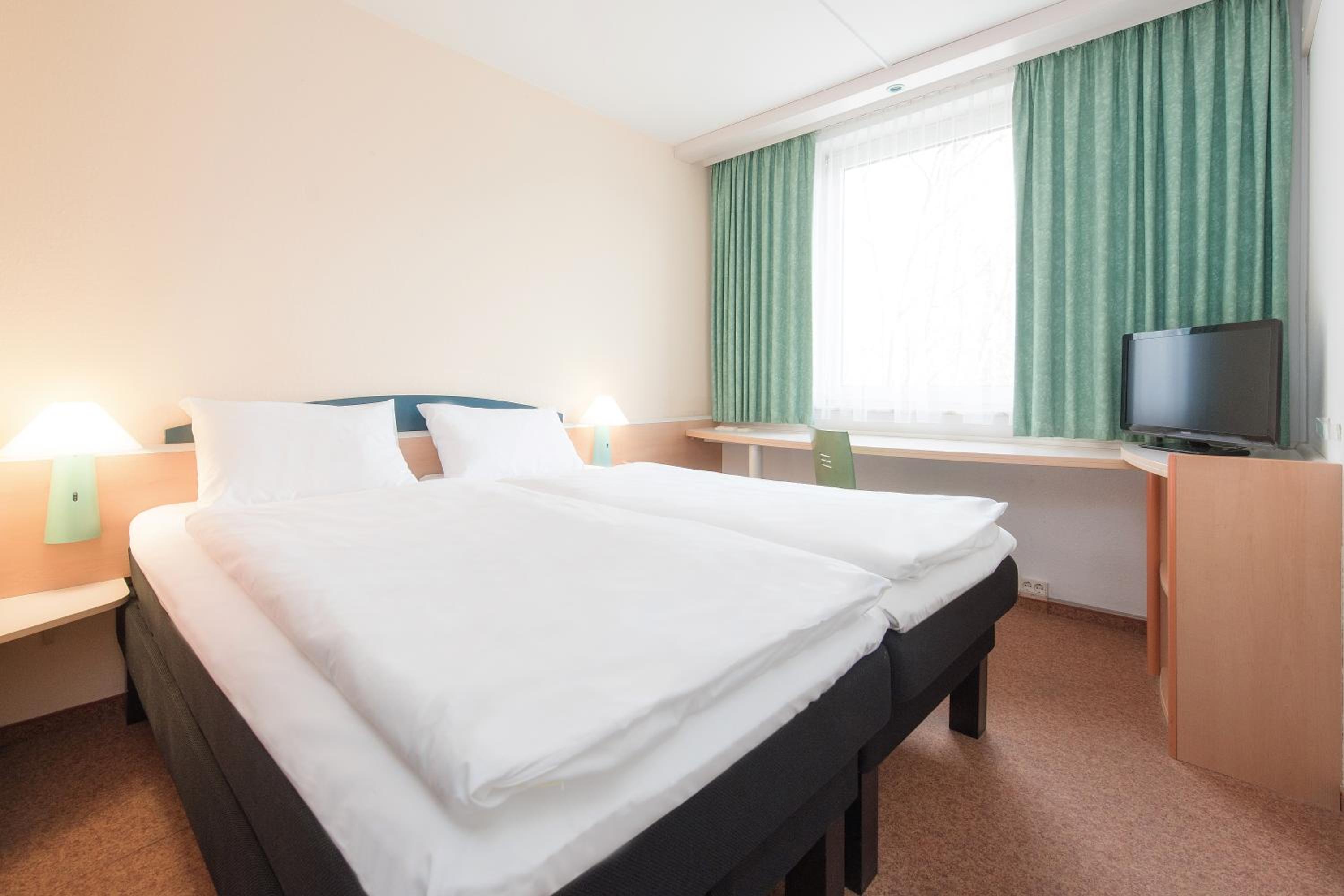 Standard Twin Room - Photo 3