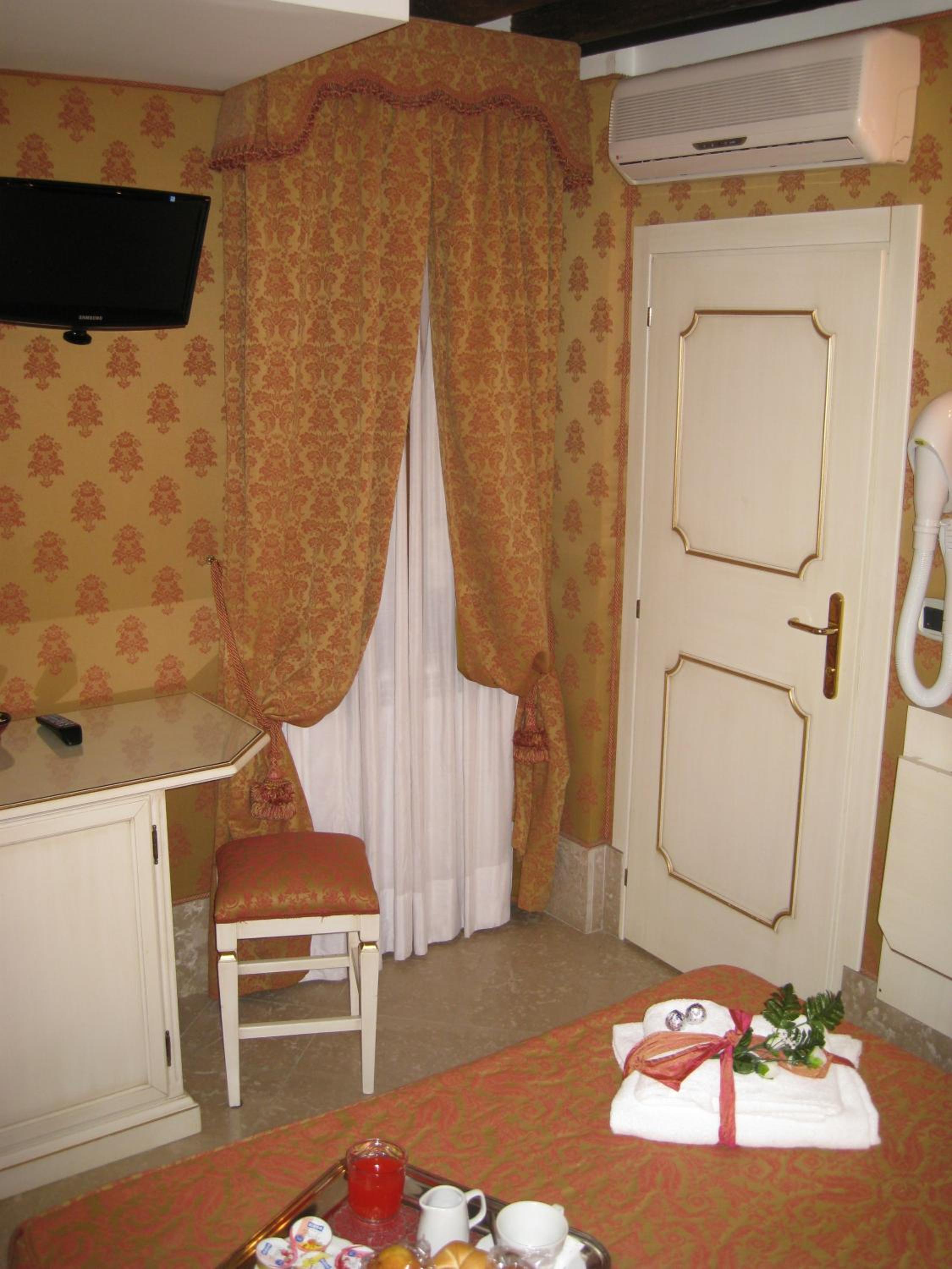 Economy Double Room photo 1