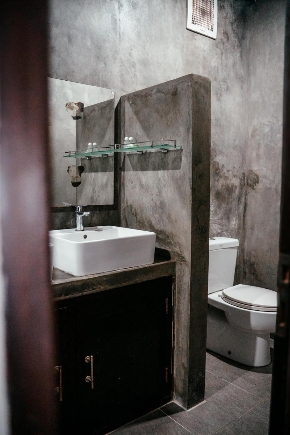 Twin Room with Shared Bathroom photo 3