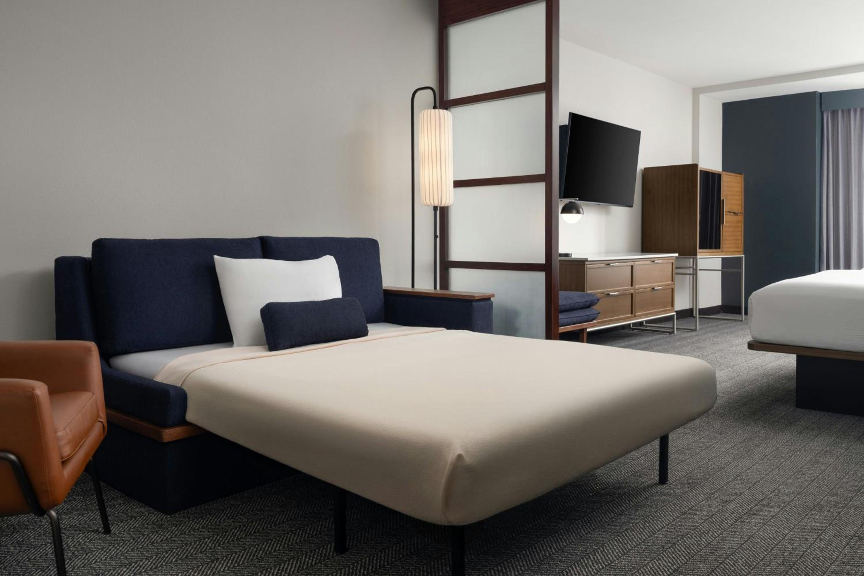 King Room with Sofa Bed and Adapted Tub - Mobility Accessible photo 2