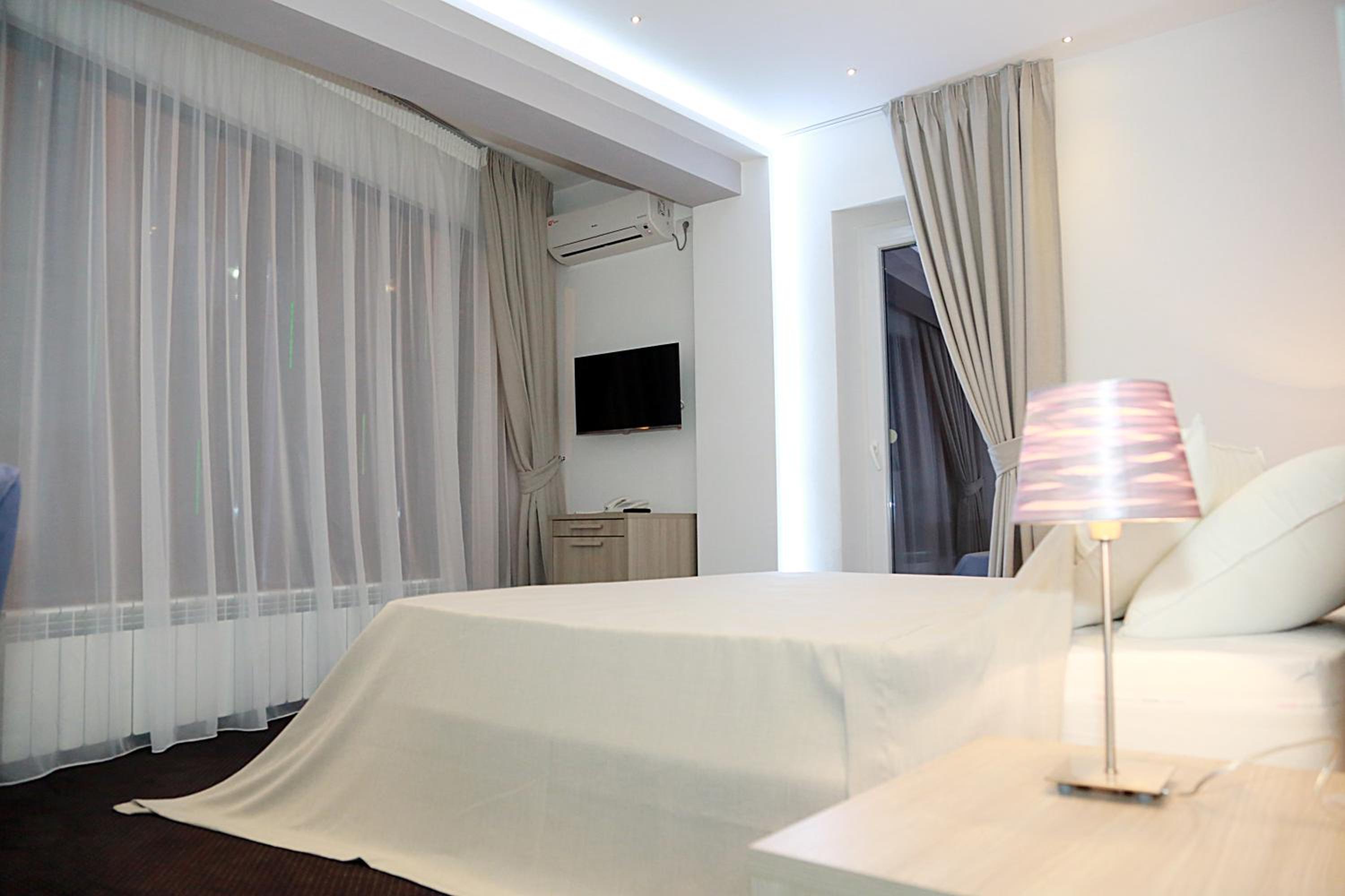 Large Double Room - Photo 20