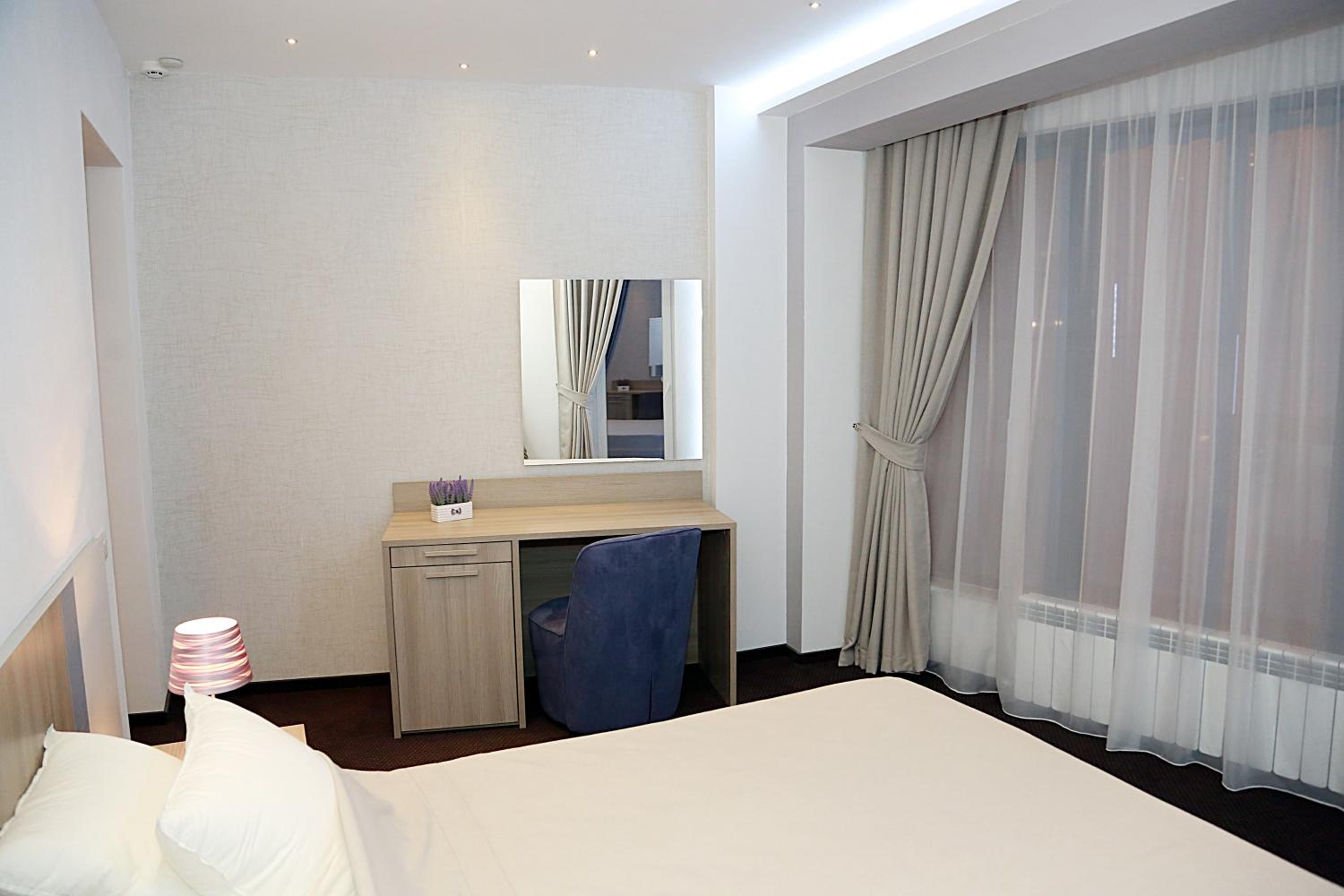 Large Double Room - Photo 21