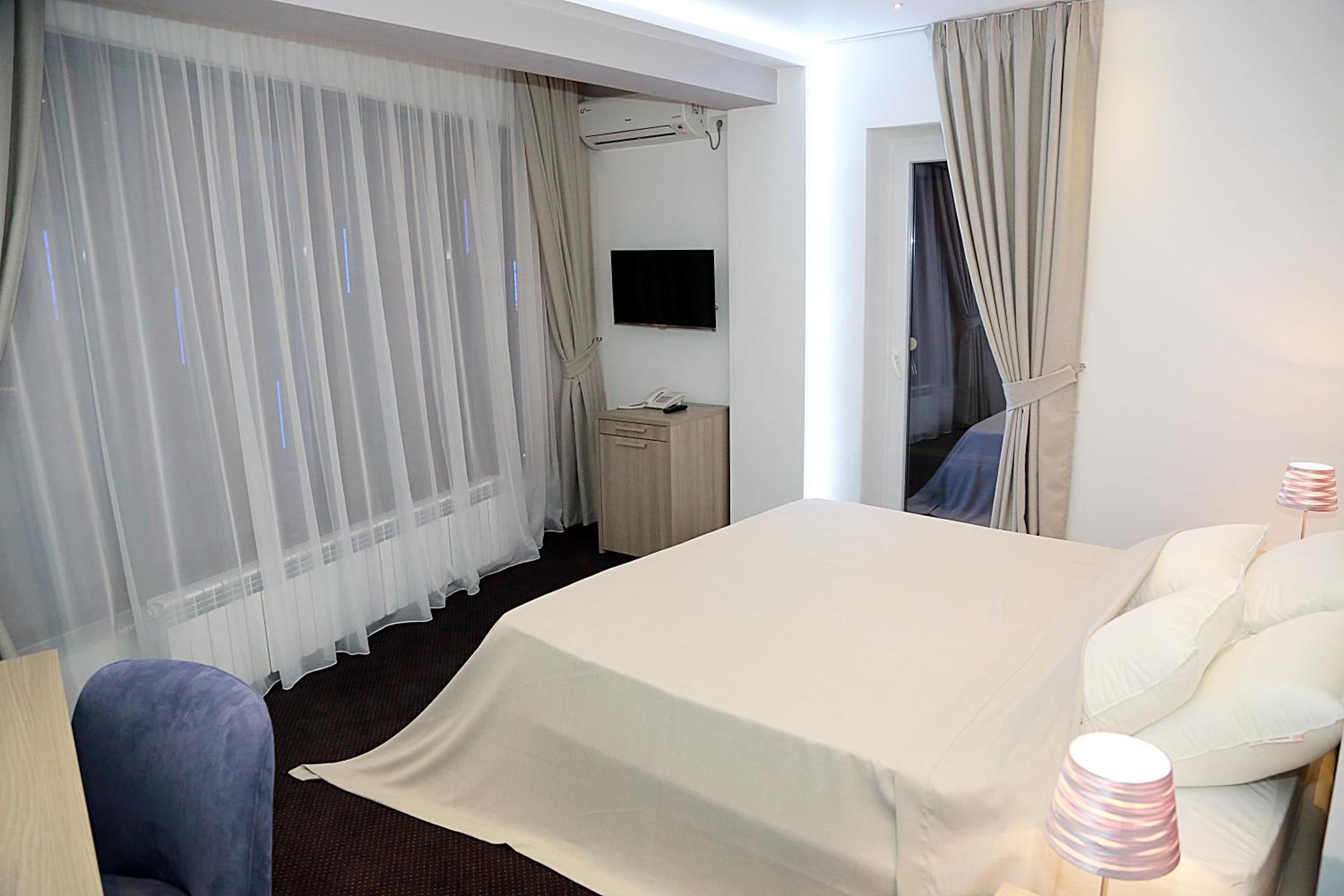 Large Double Room - Photo 24