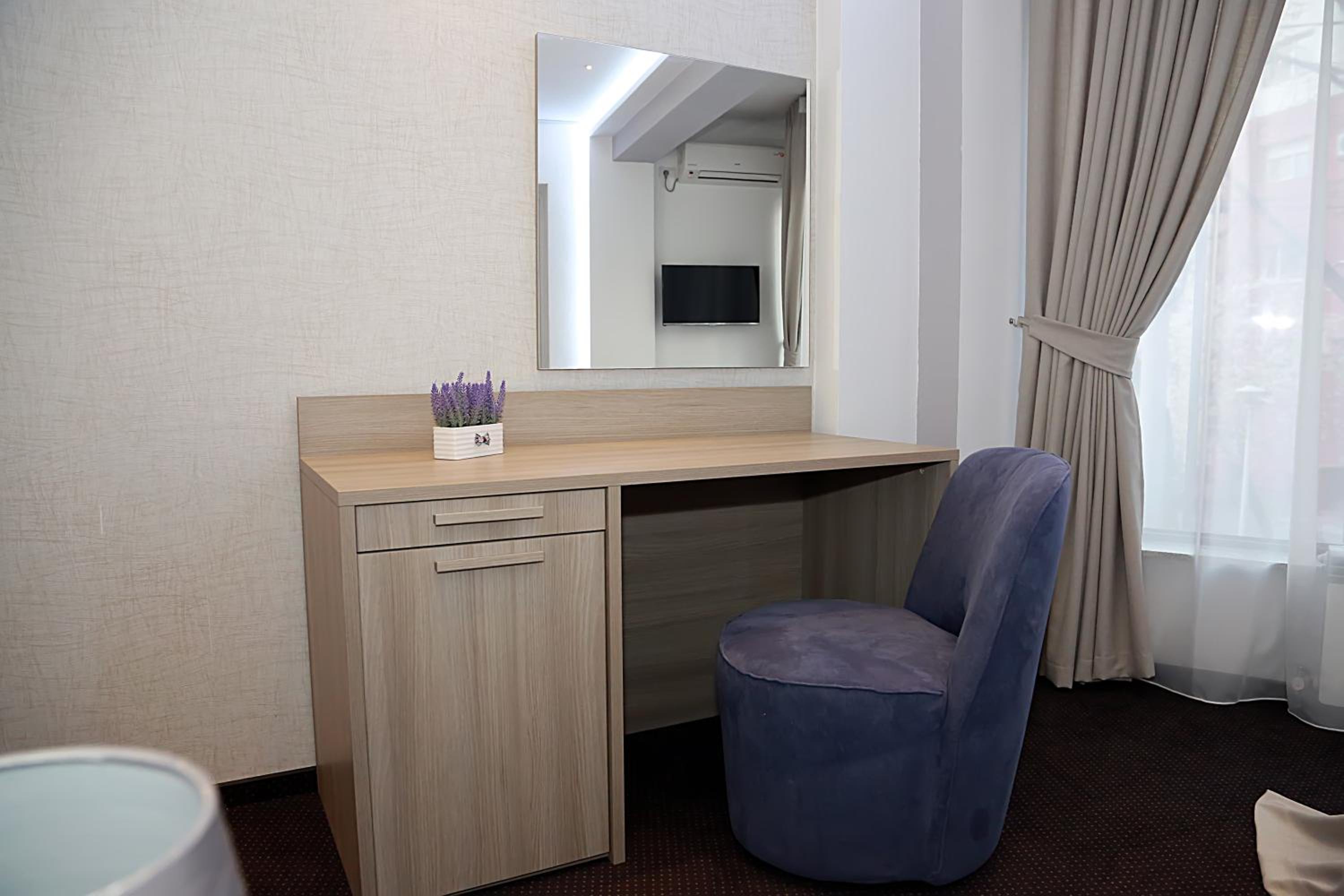 Large Double Room - Photo 2