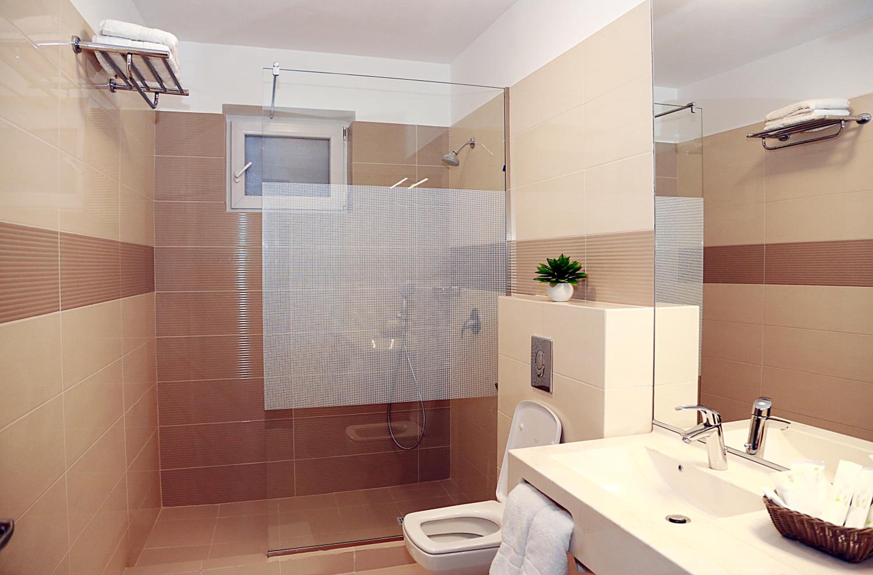 Large Double Room - Photo 15