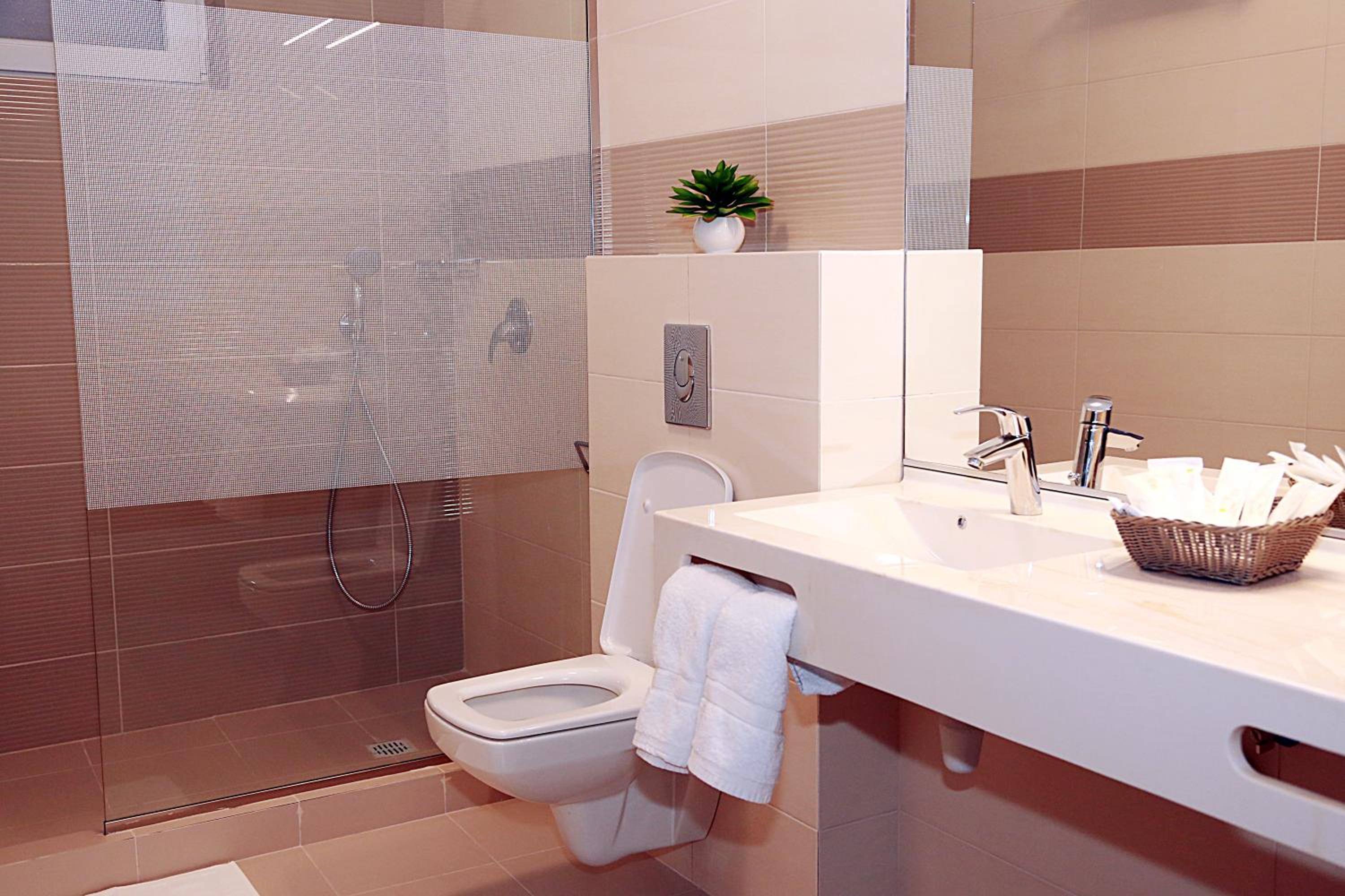 Large Double Room - Photo 16