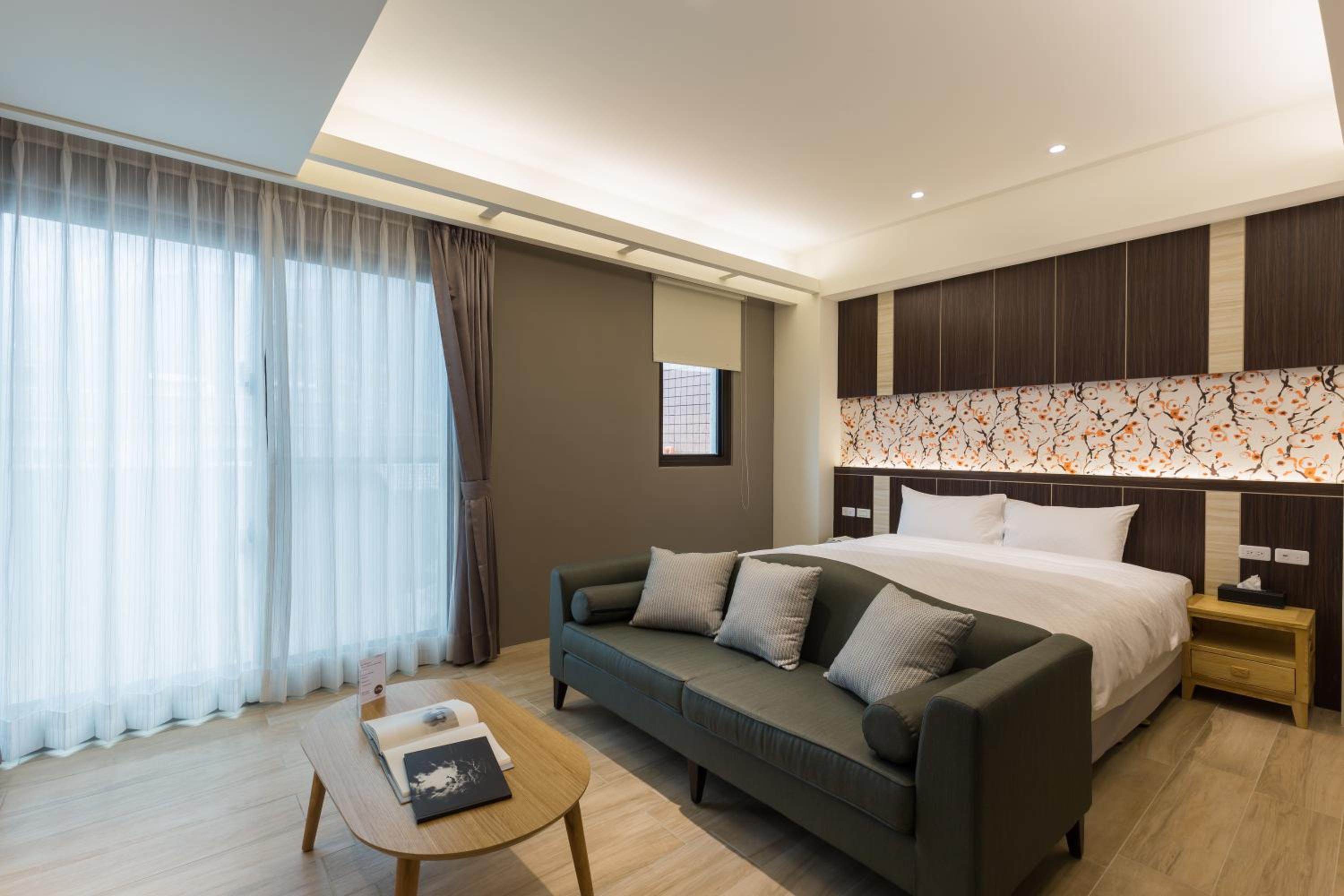Deluxe King Room photo 2