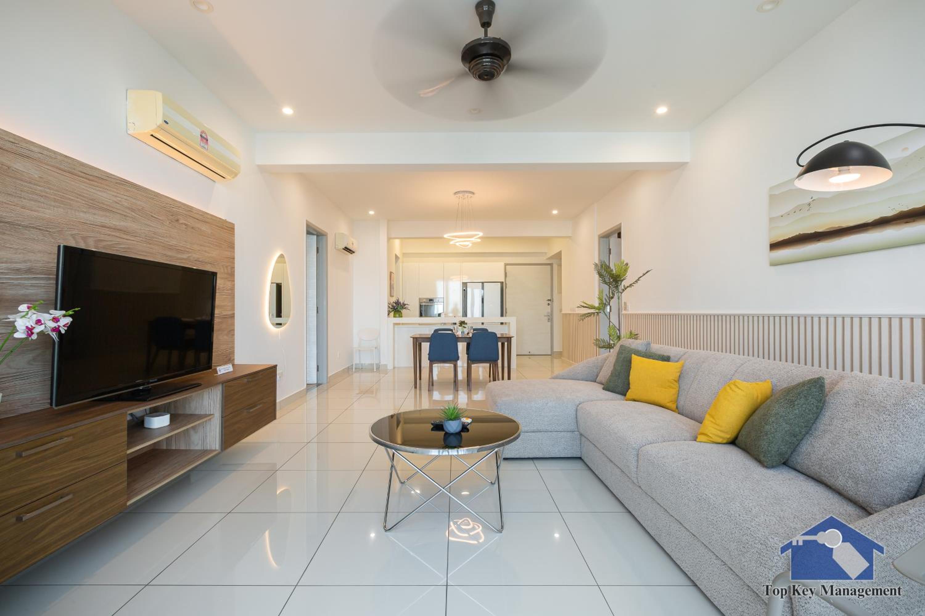 Two-Bedroom Apartment with City View photo 3