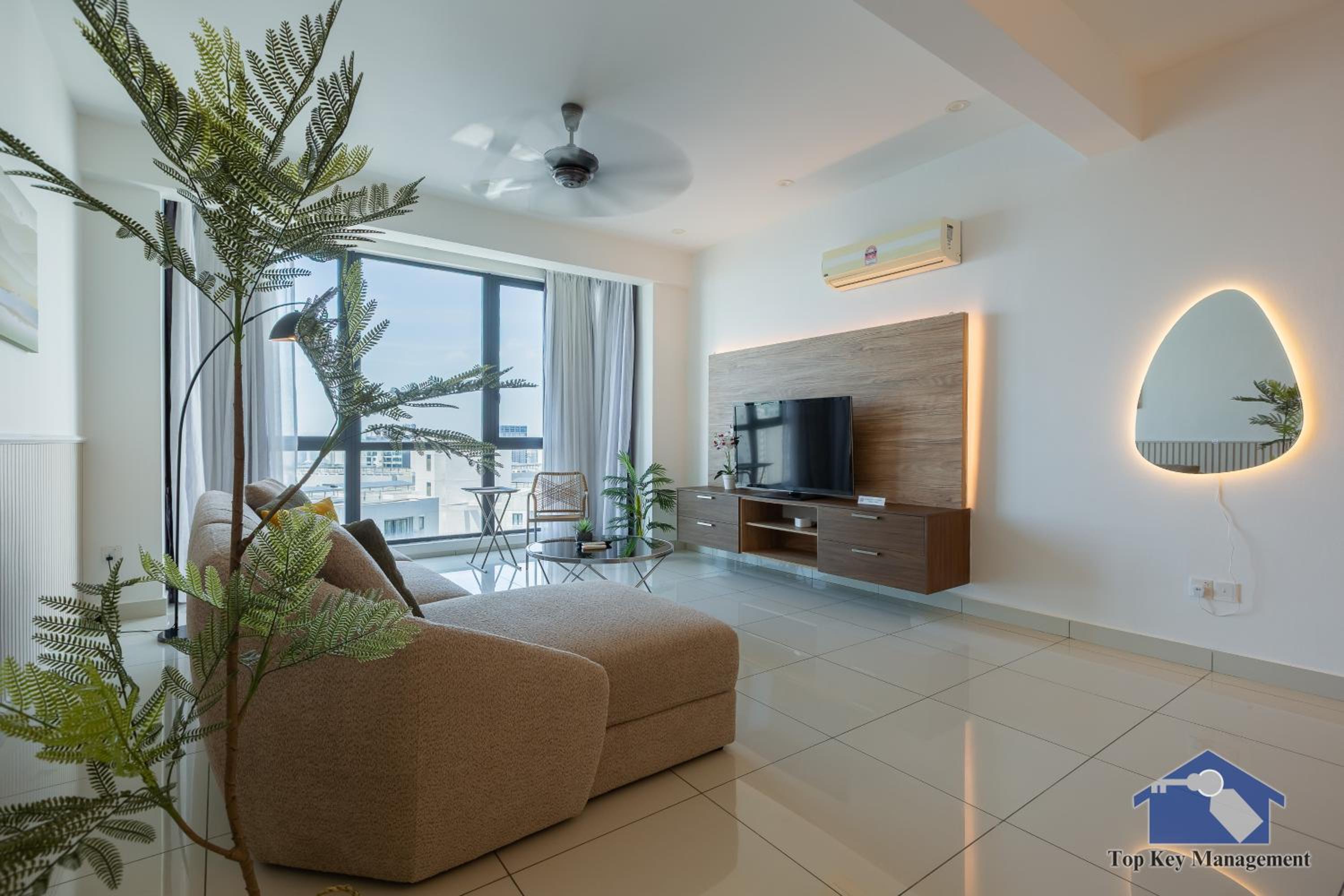 Two-Bedroom Apartment with City View photo 2