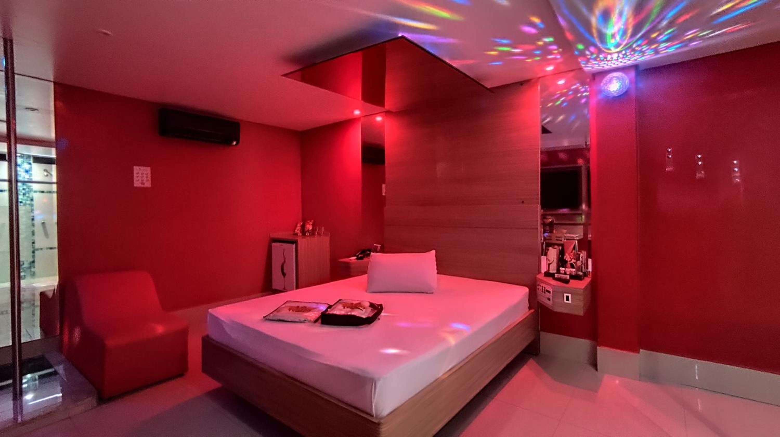 Deluxe Studio