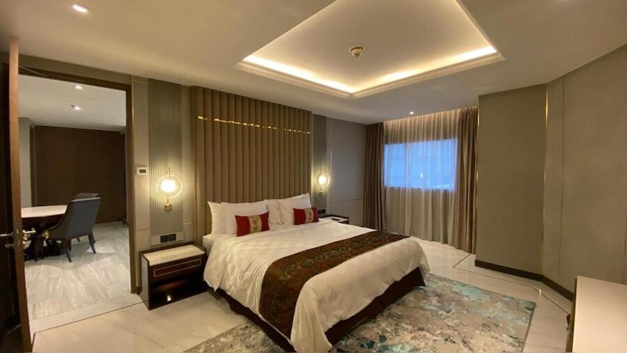 Two-Bedroom Suite - Photo 2