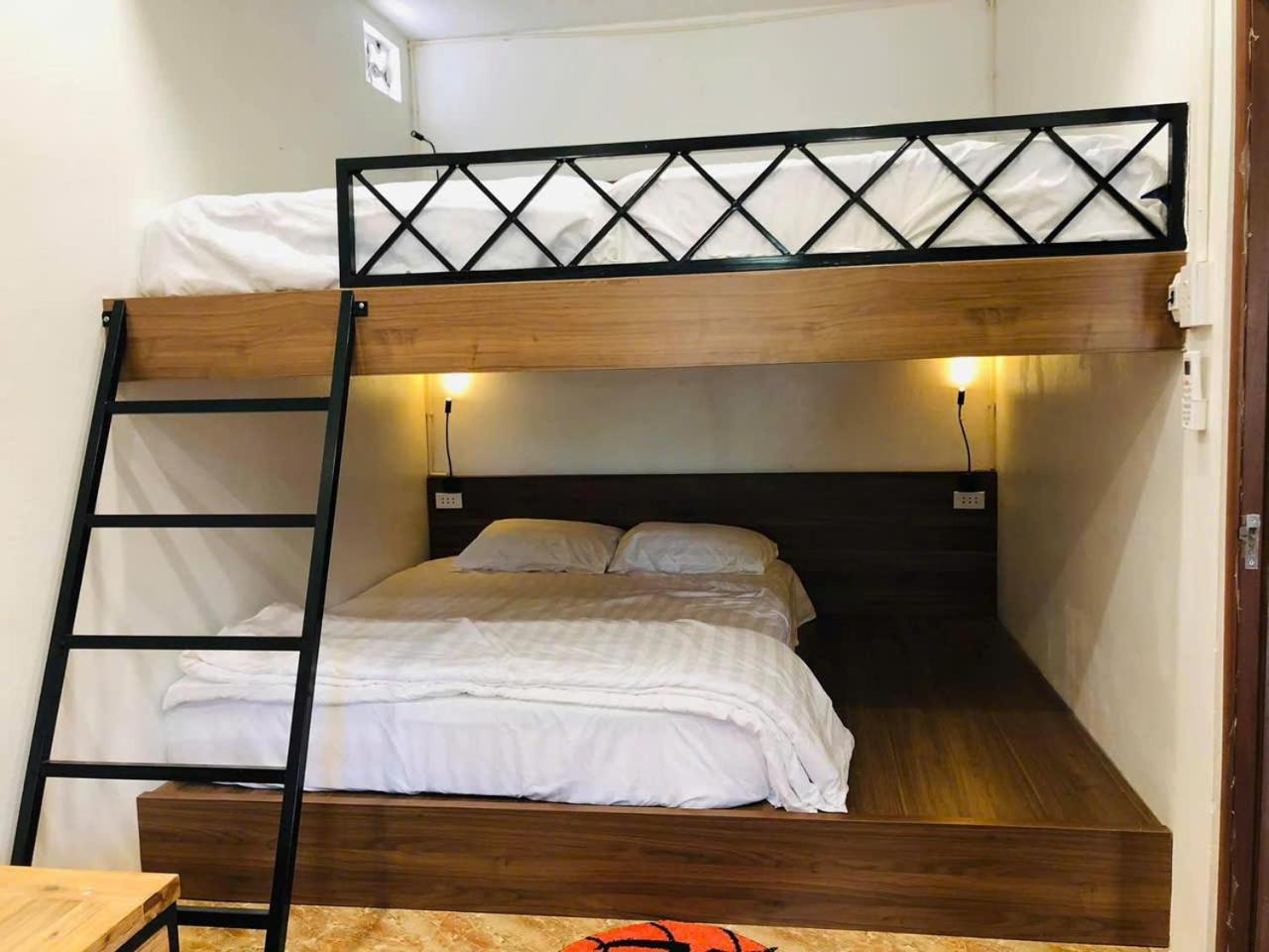 Economy Quadruple Room photo 2