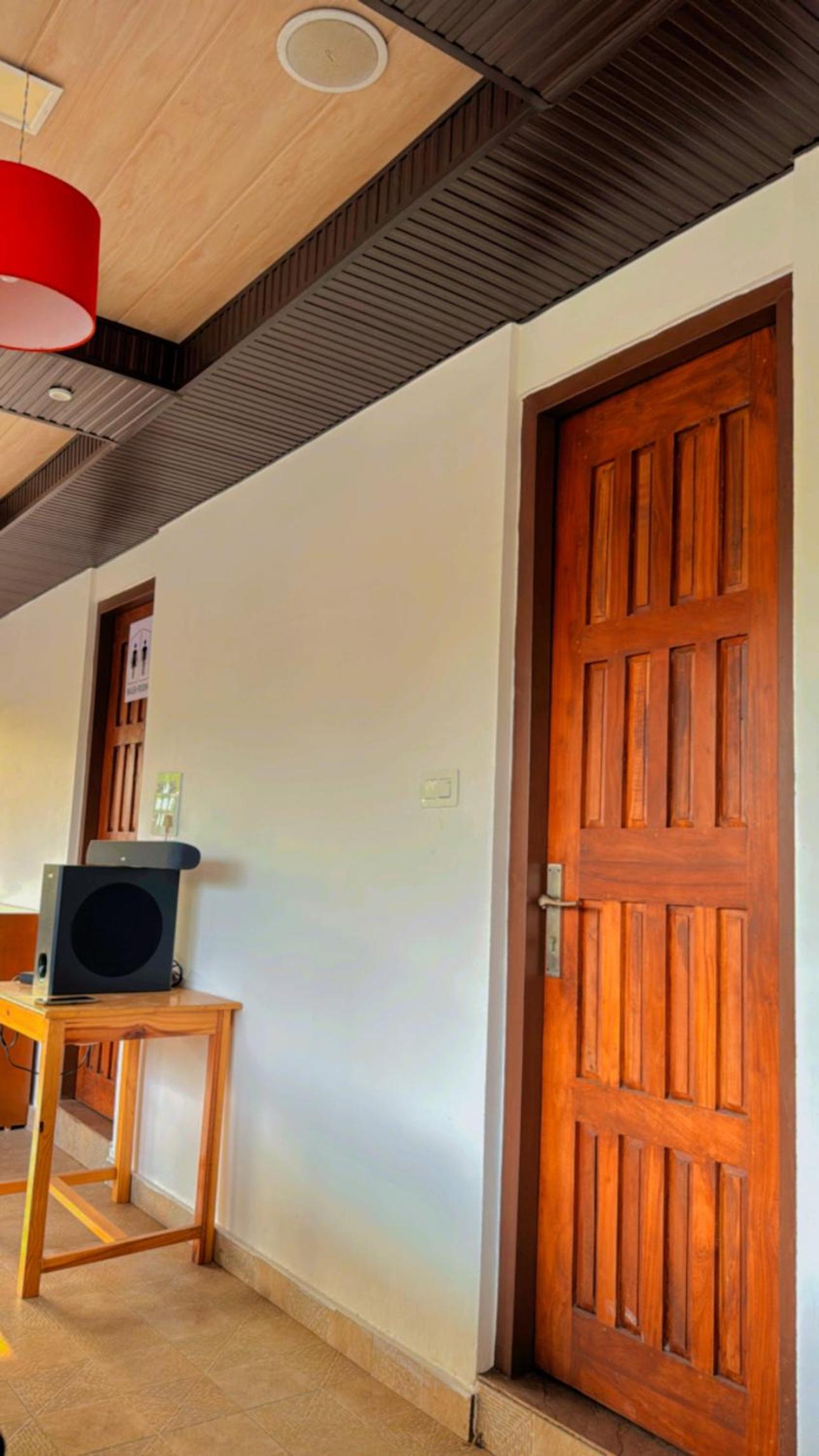 Standard King Room photo 3