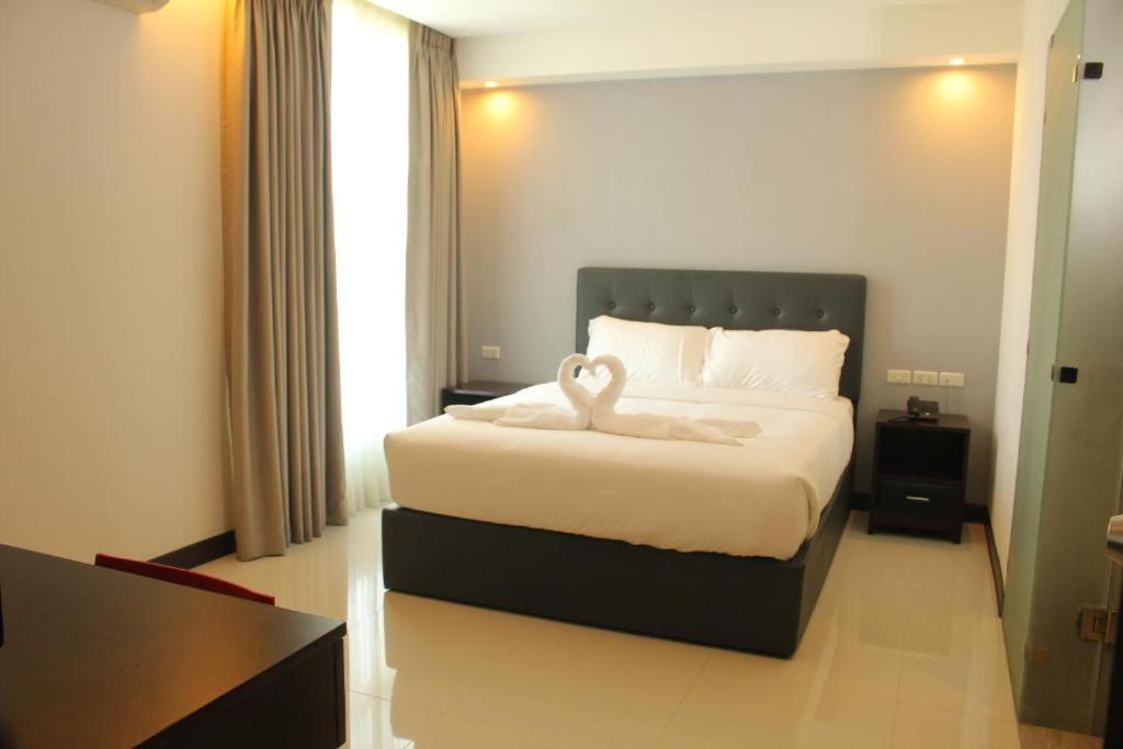 Deluxe Queen Room