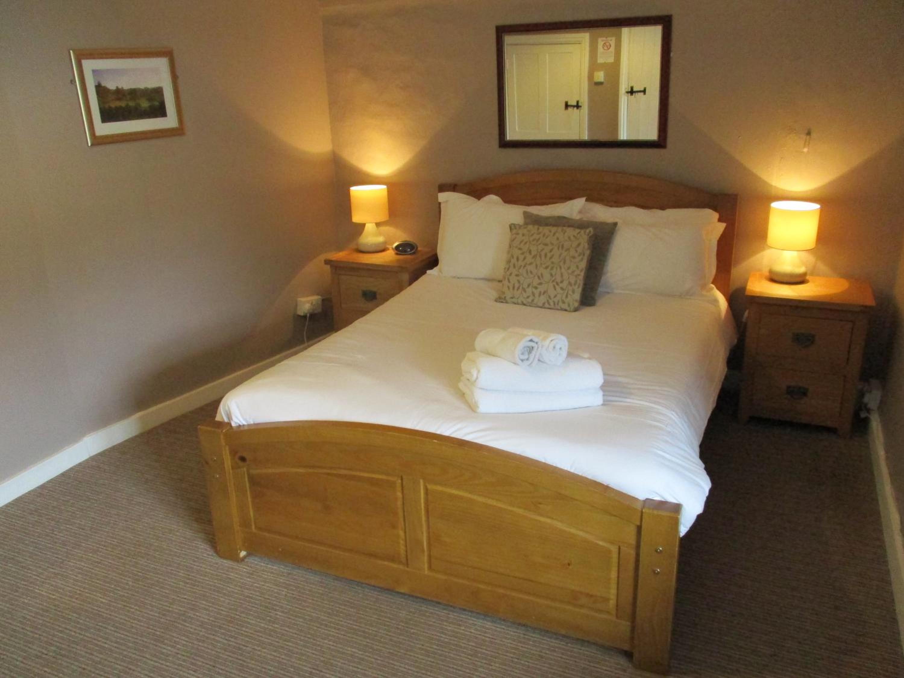 Double Room with En Suite Shower - Photo 5