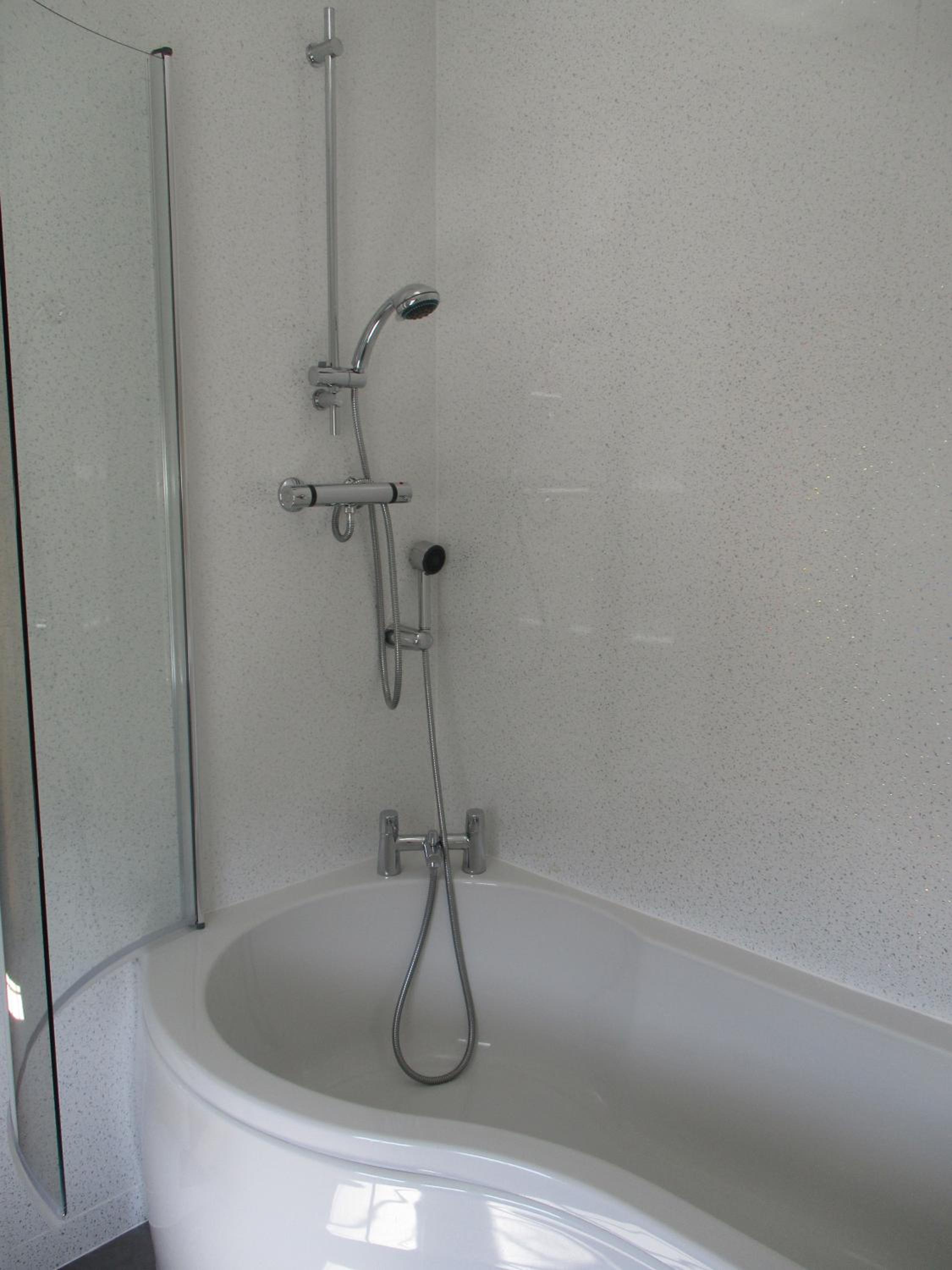 Double Room with En-Suite Bathroom - Photo 7