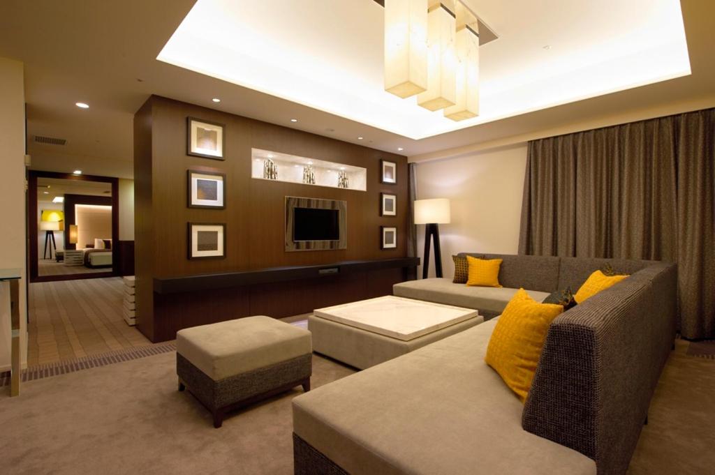 Suite - Tower BLD - Photo 8