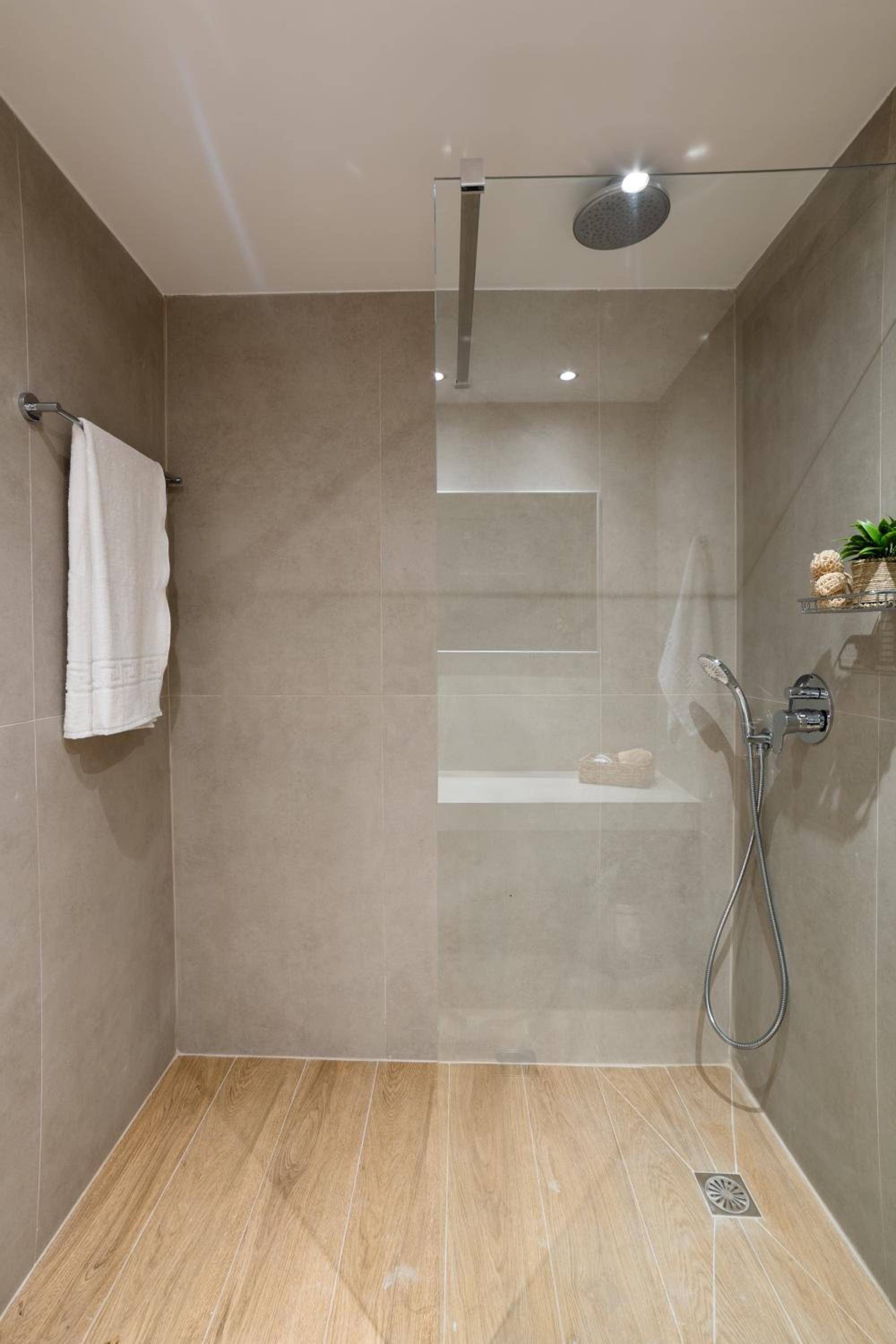 Large Double or Twin Room - Photo 3