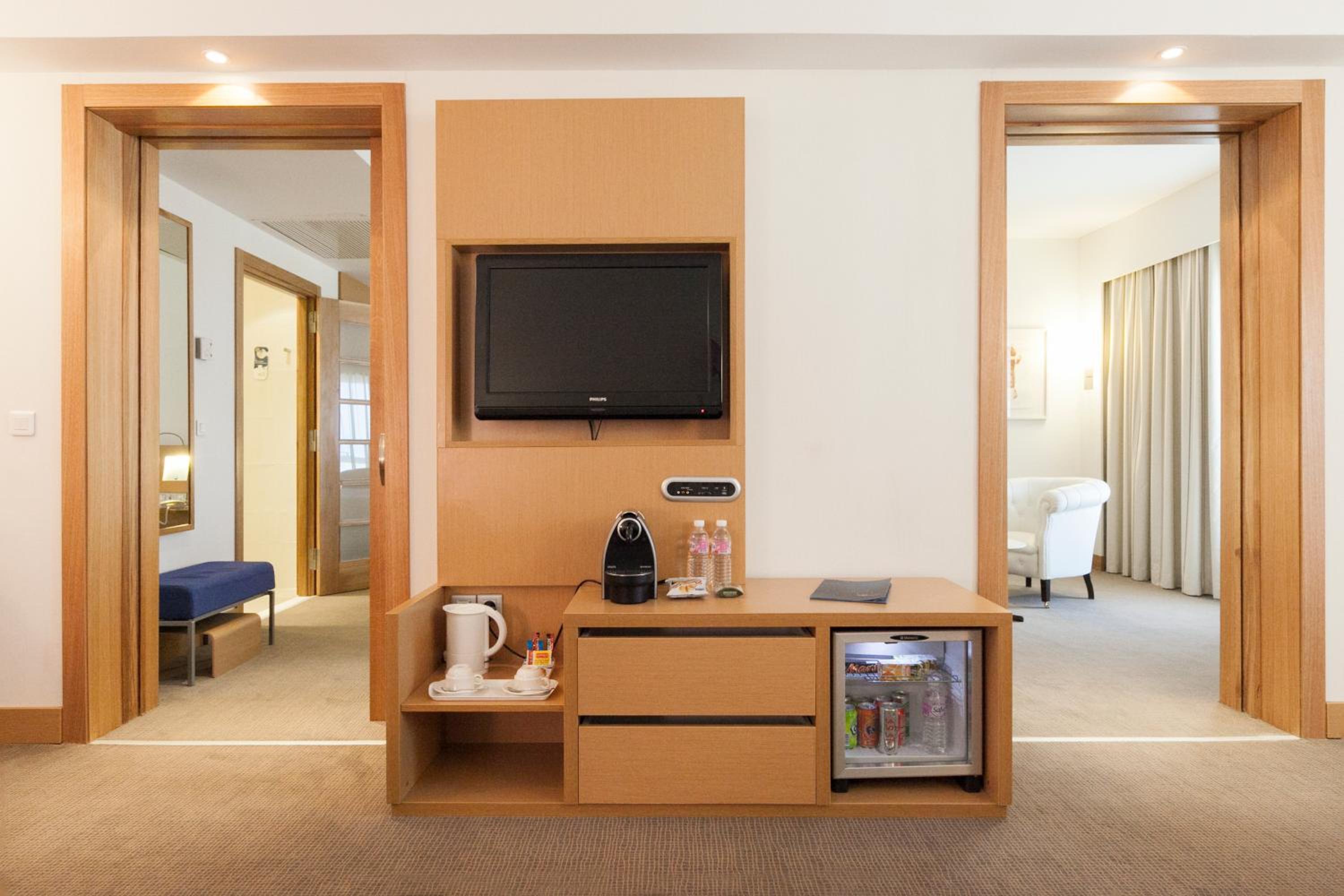 Executive Suite - Photo 21