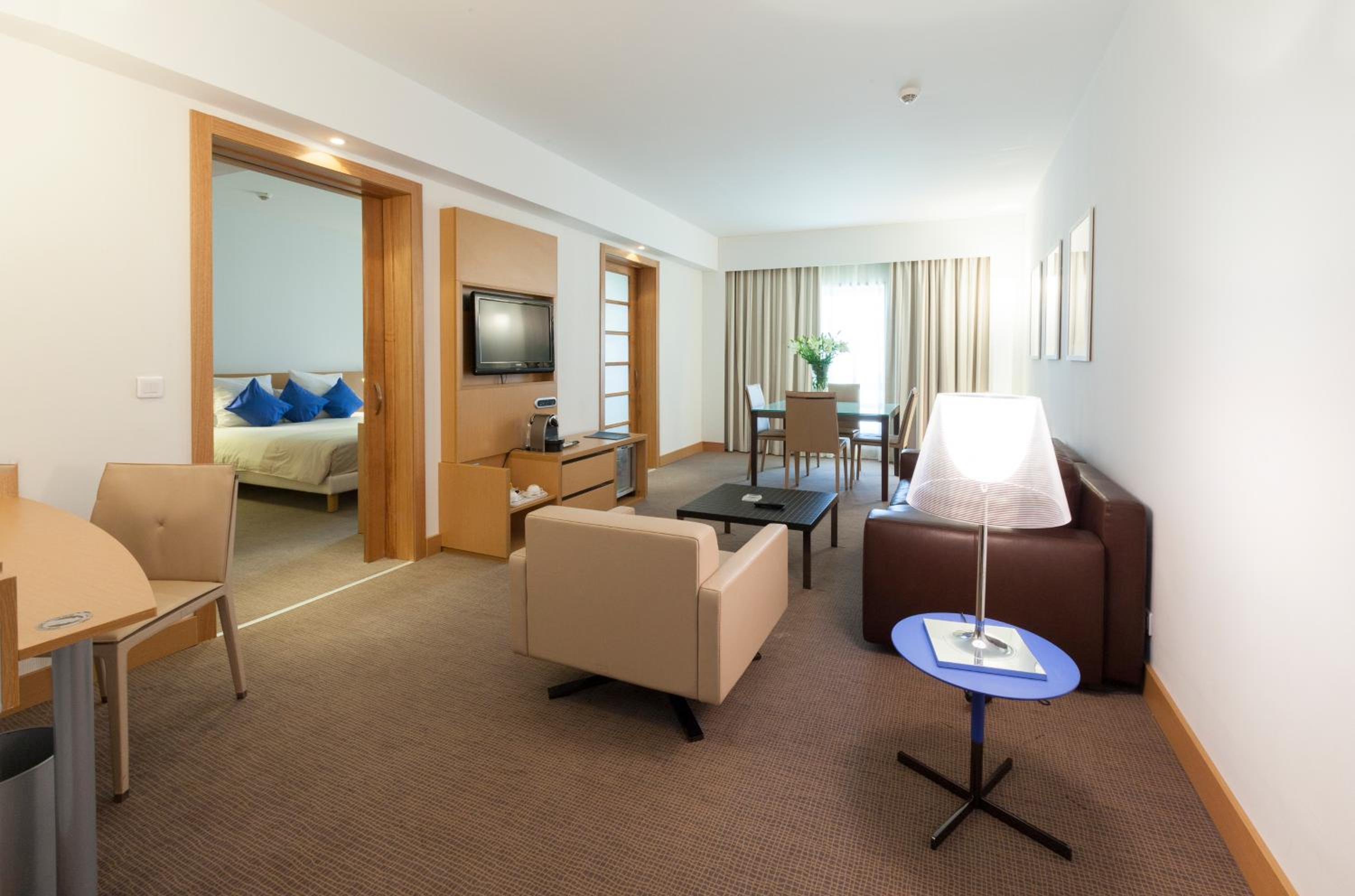 Executive Suite - Photo 17