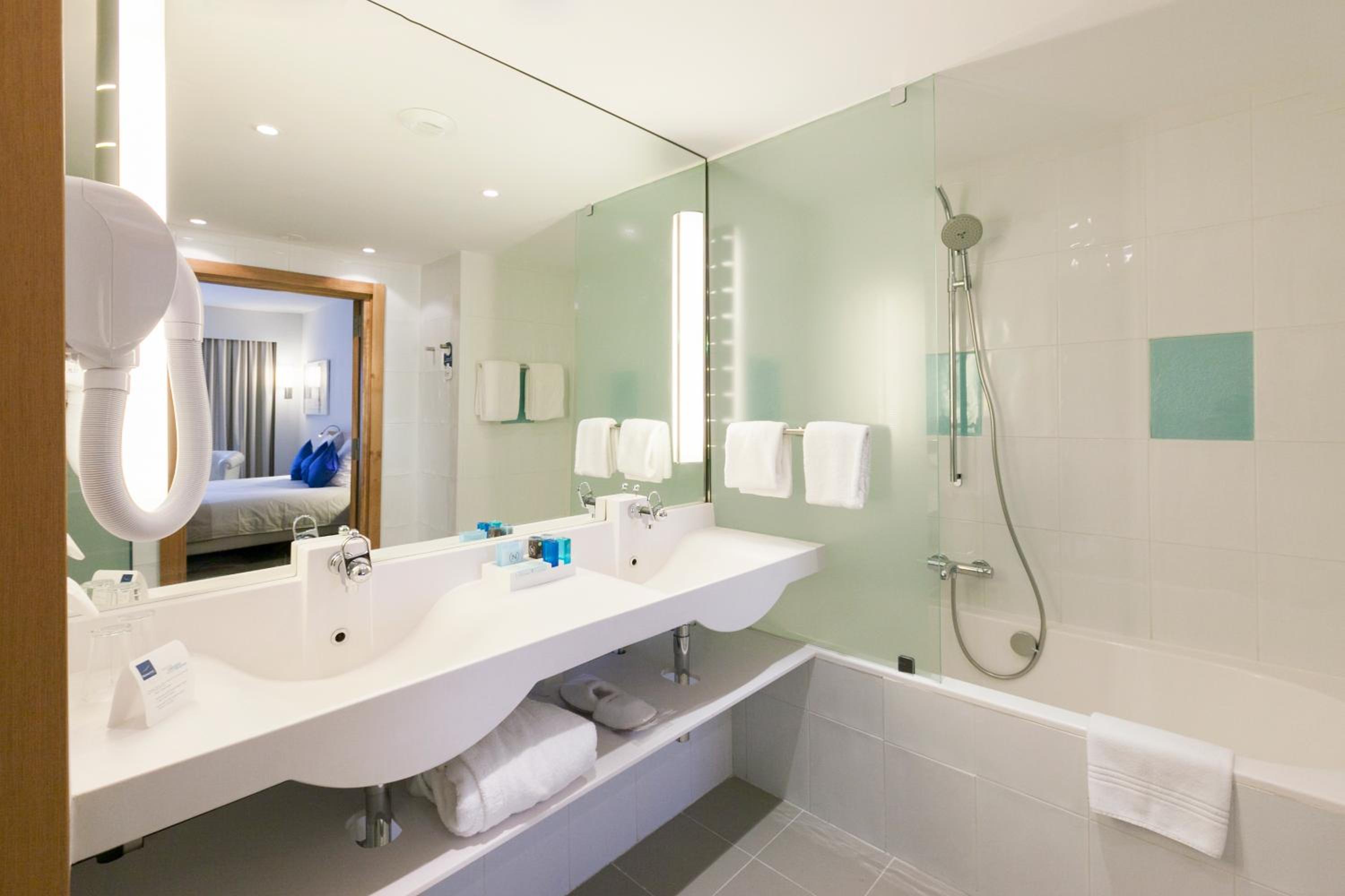 Executive Suite - Photo 15