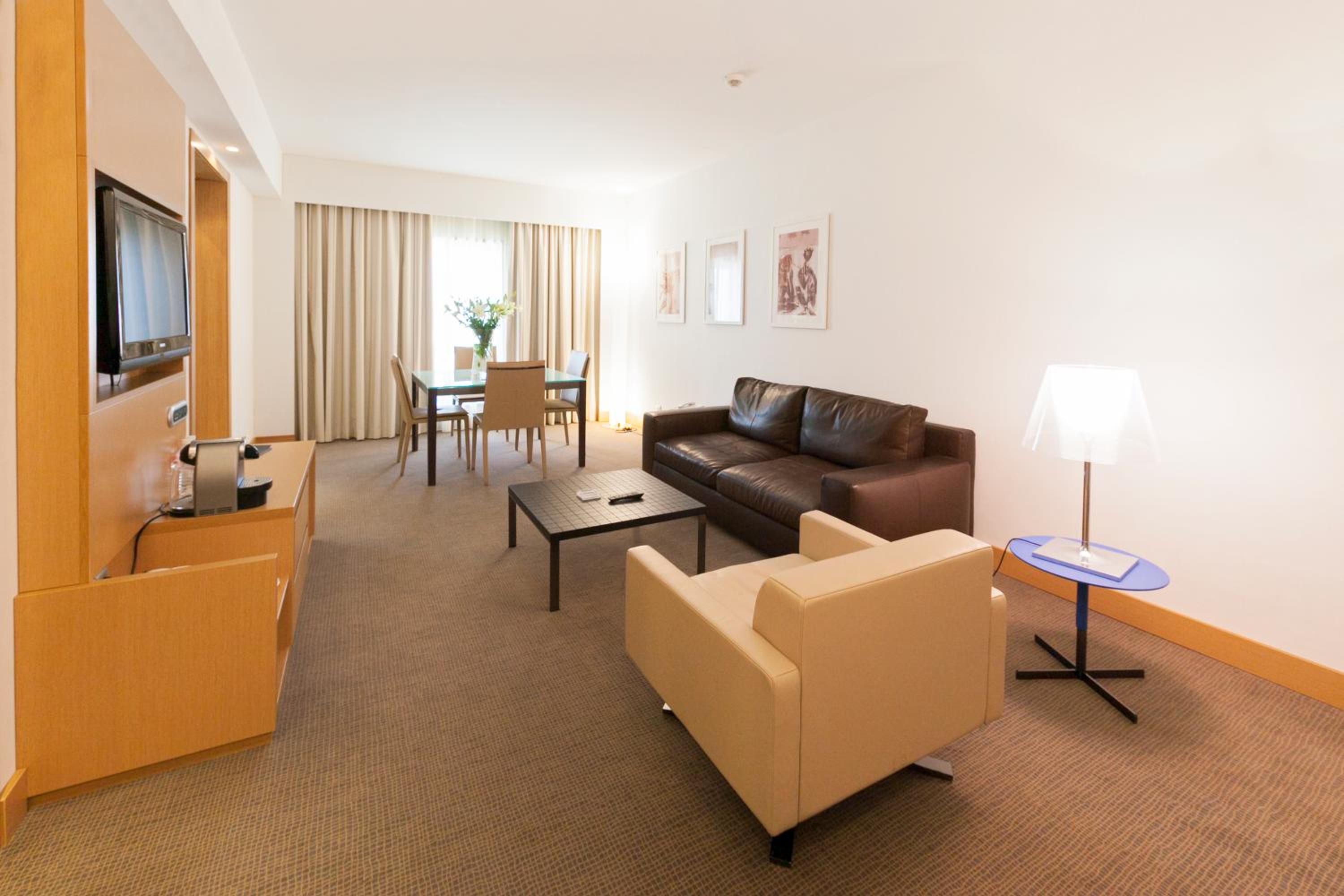 Executive Suite - Photo 14