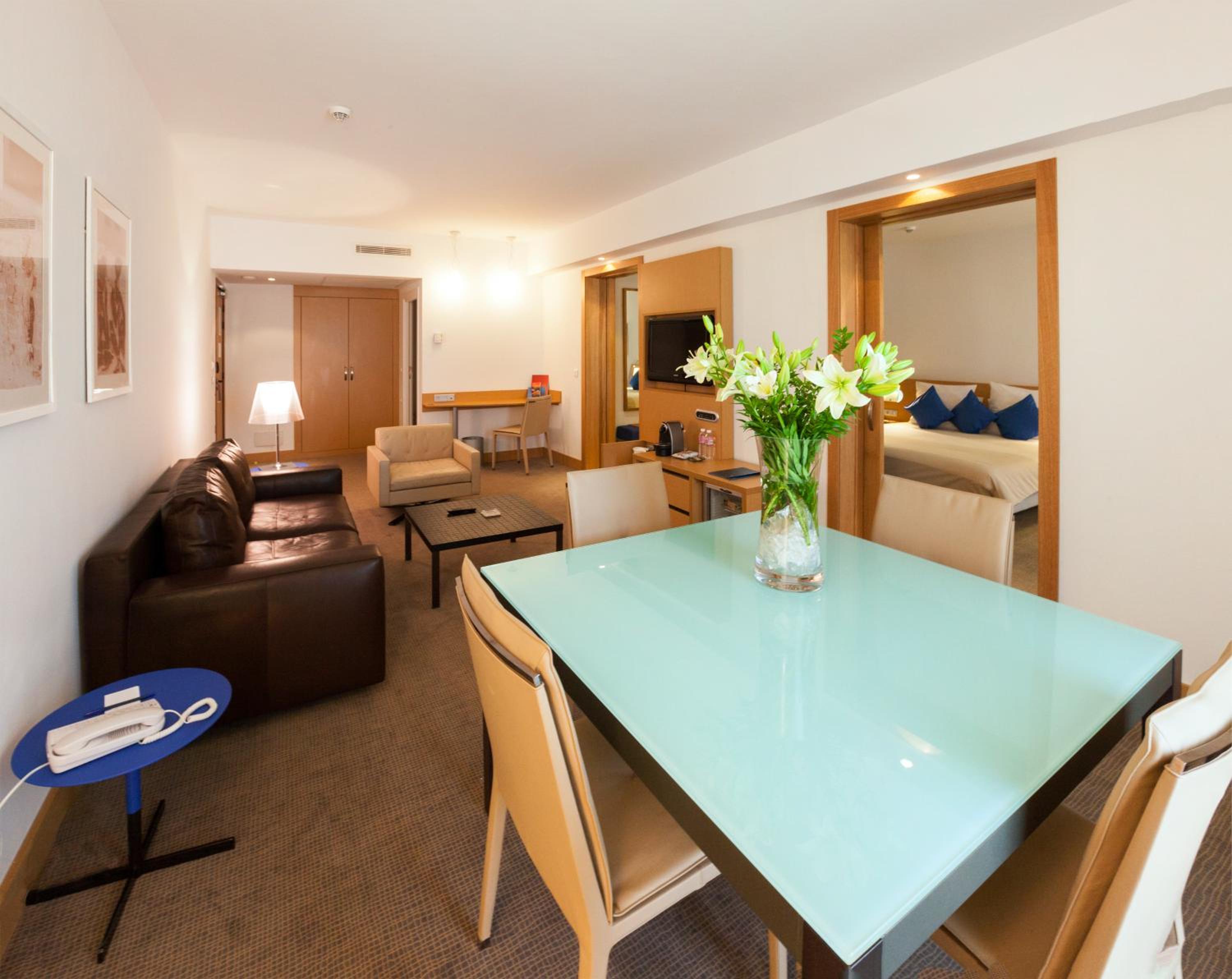 Executive Suite - Photo 13