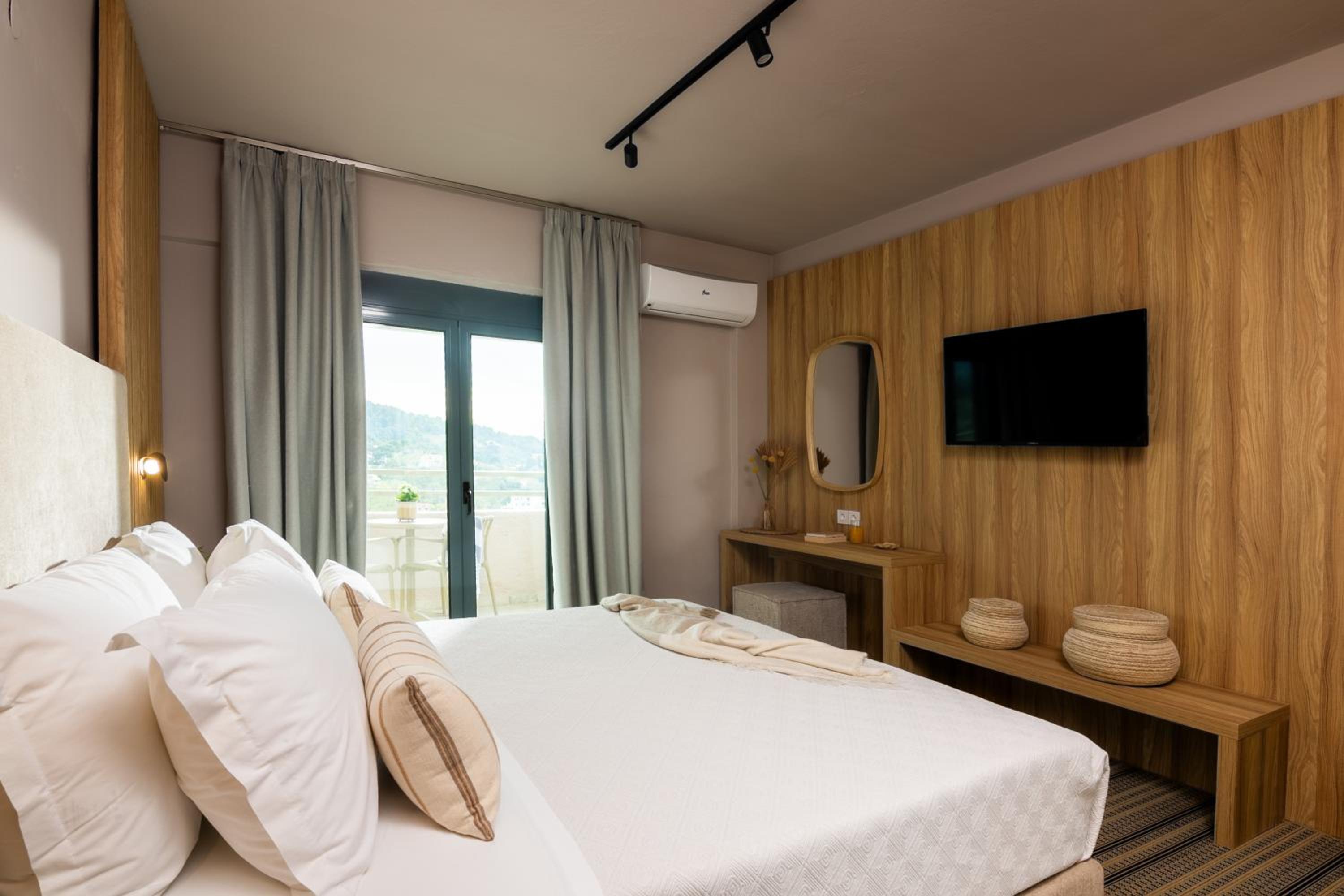 Large Double or Twin Room - Photo 5
