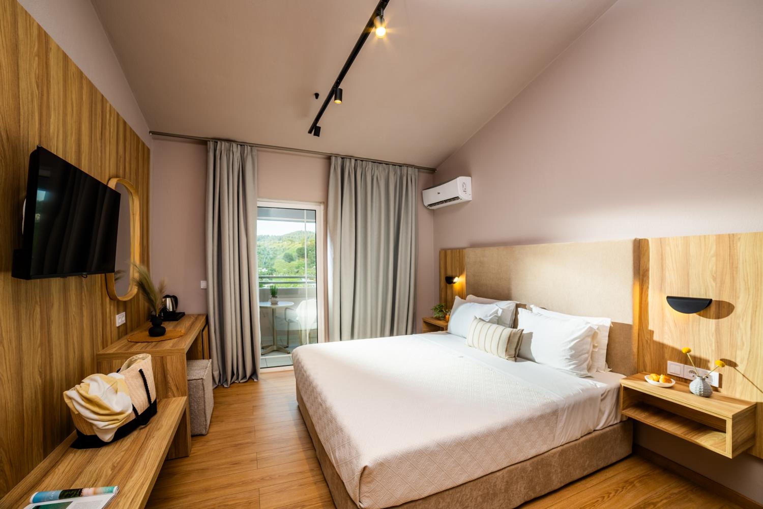 Standard Double or Twin Room - Photo 7