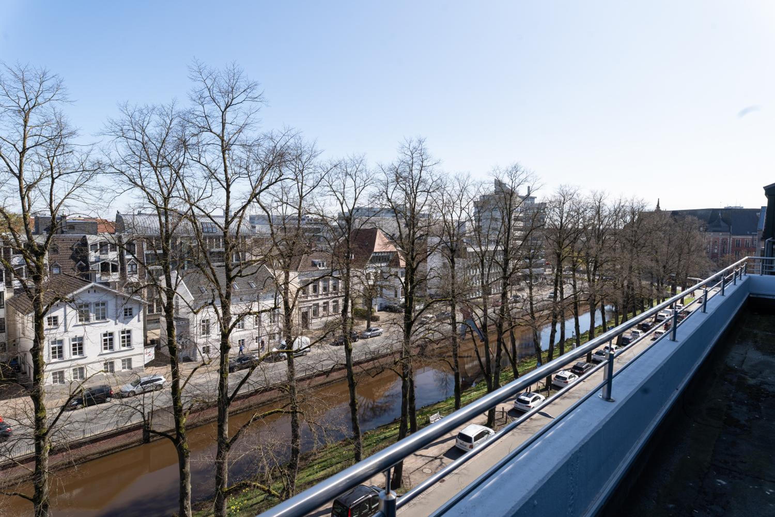 One-Bedroom Apartment with Balcony and City View photo 2