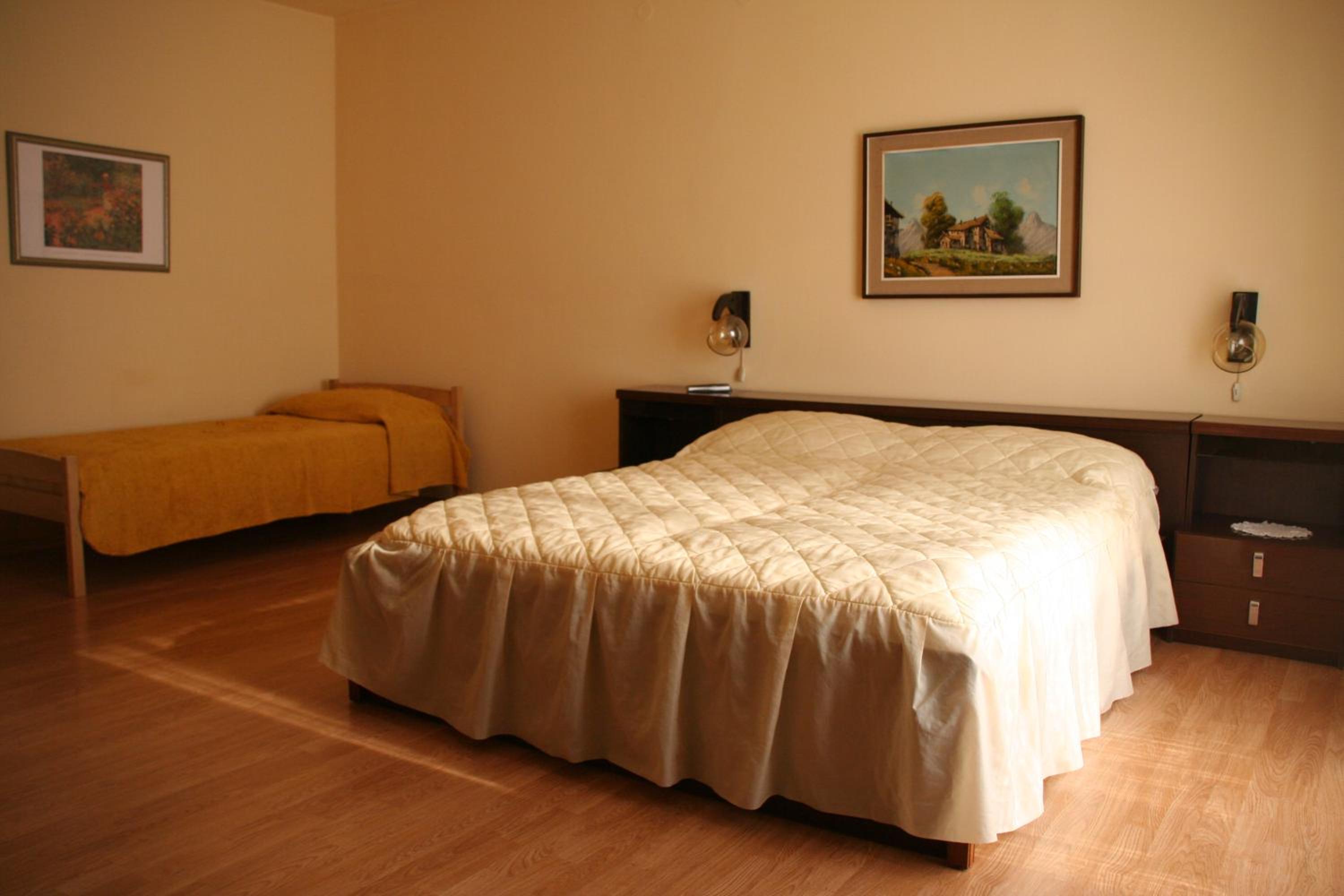 One-Bedroom Apartment photo 1