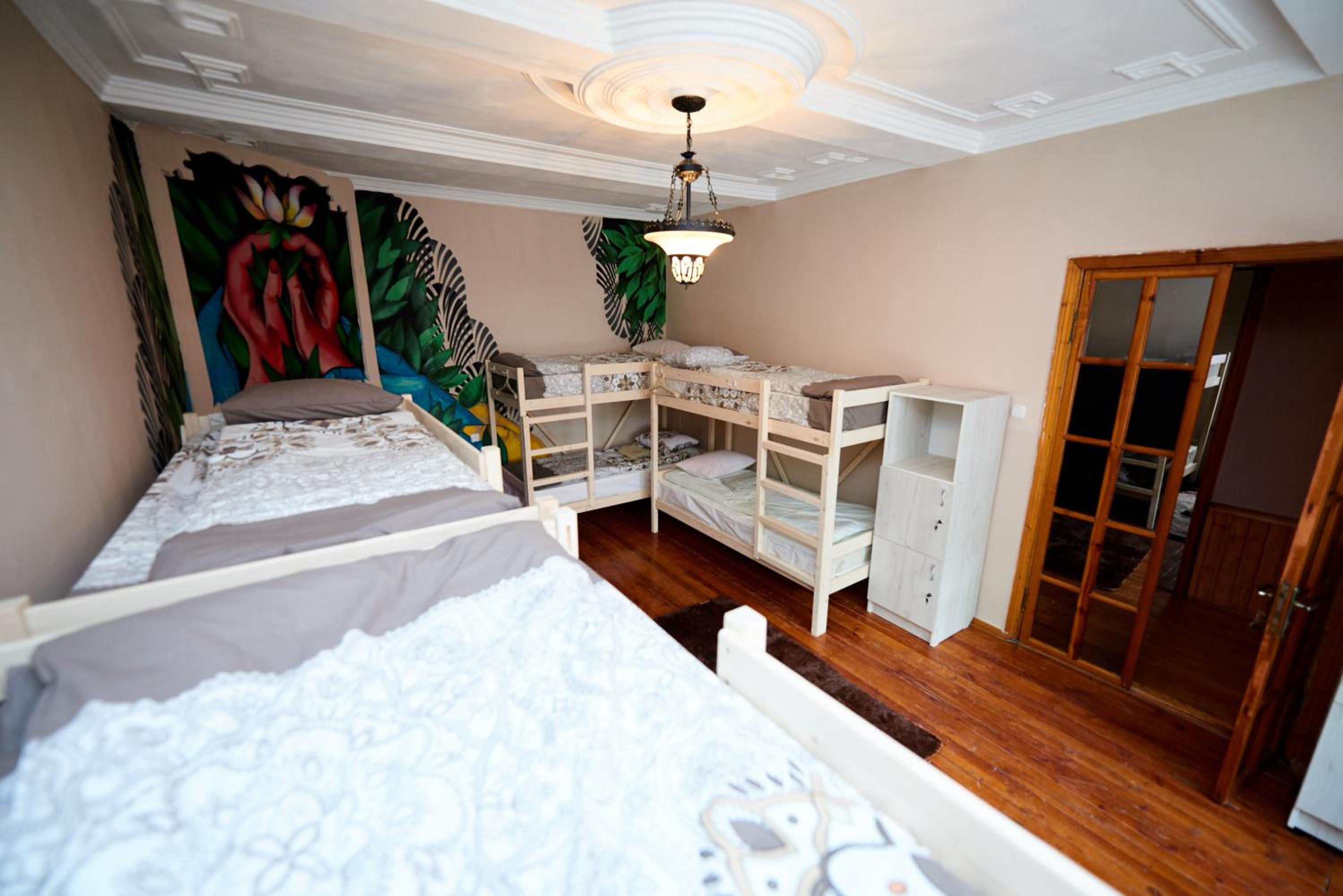 Bed in 8-Bed Mixed Dormitory Room photo 3