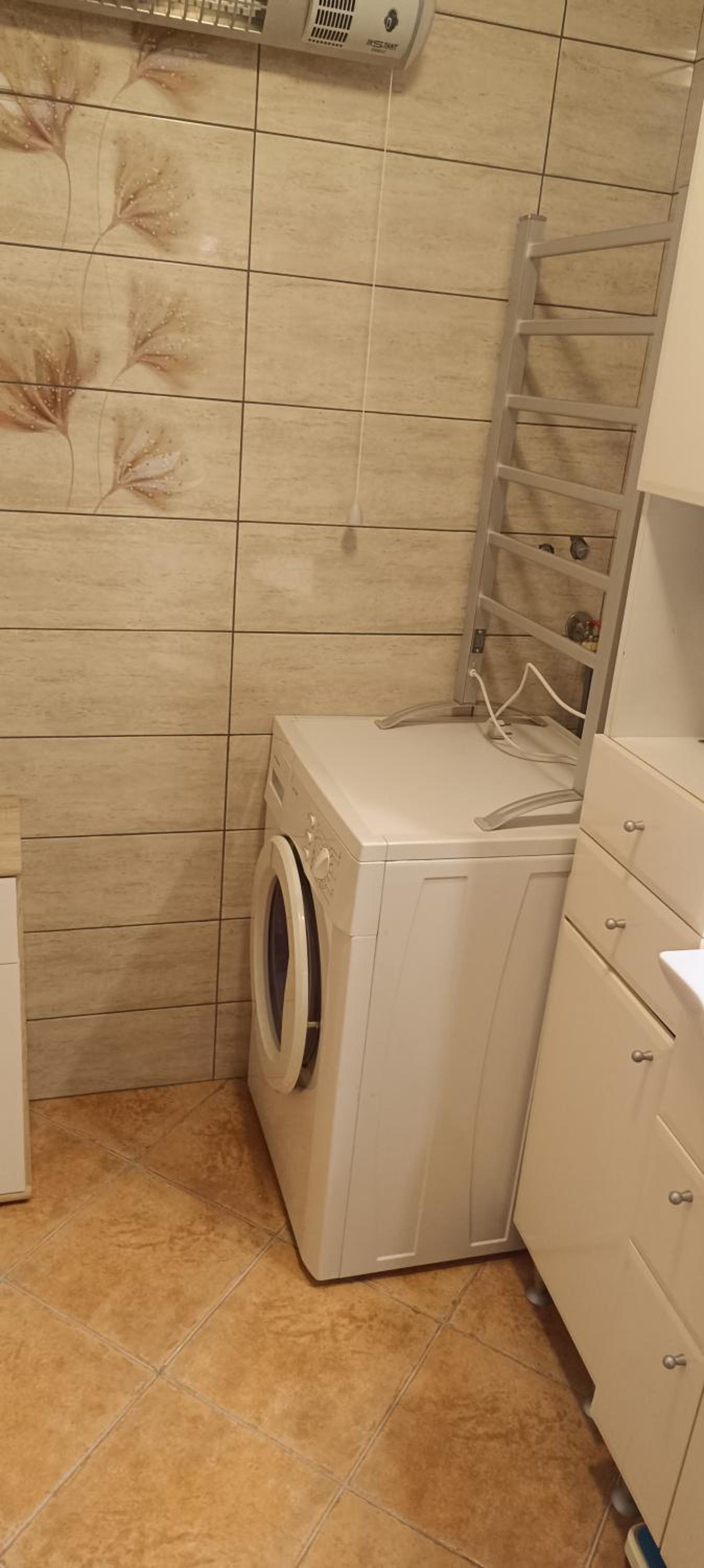 One-Bedroom Apartment - Photo 4