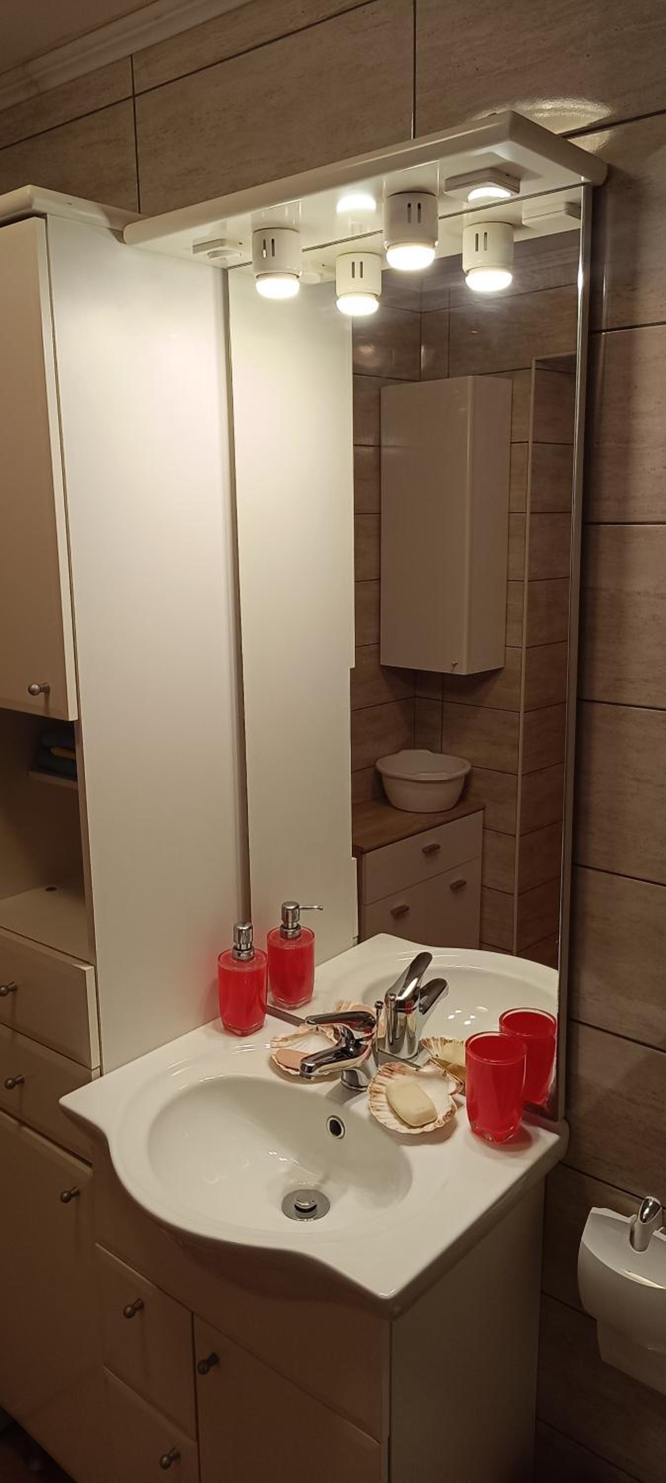 One-Bedroom Apartment - Photo 3