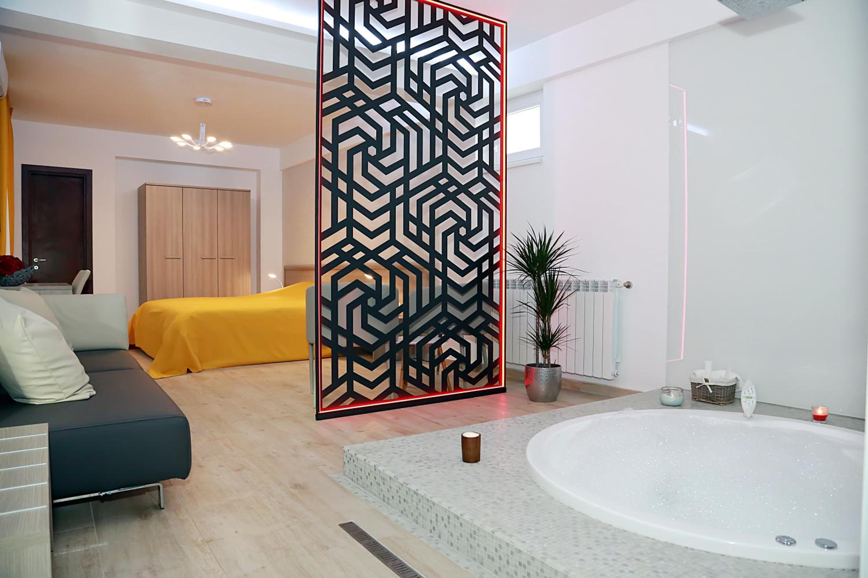 Deluxe Double Room with Spa Bath  - Photo 3