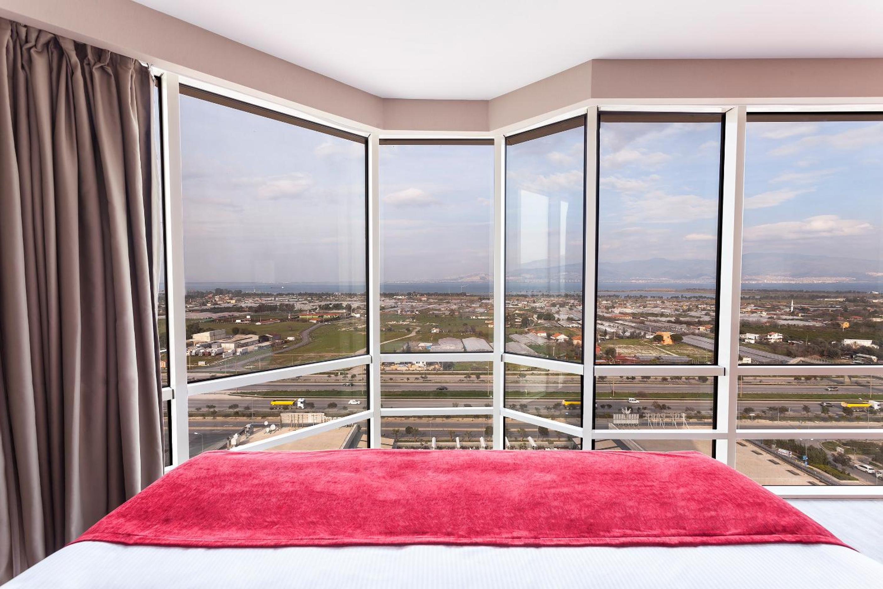 Corner Room with Seaview - Non Smoking