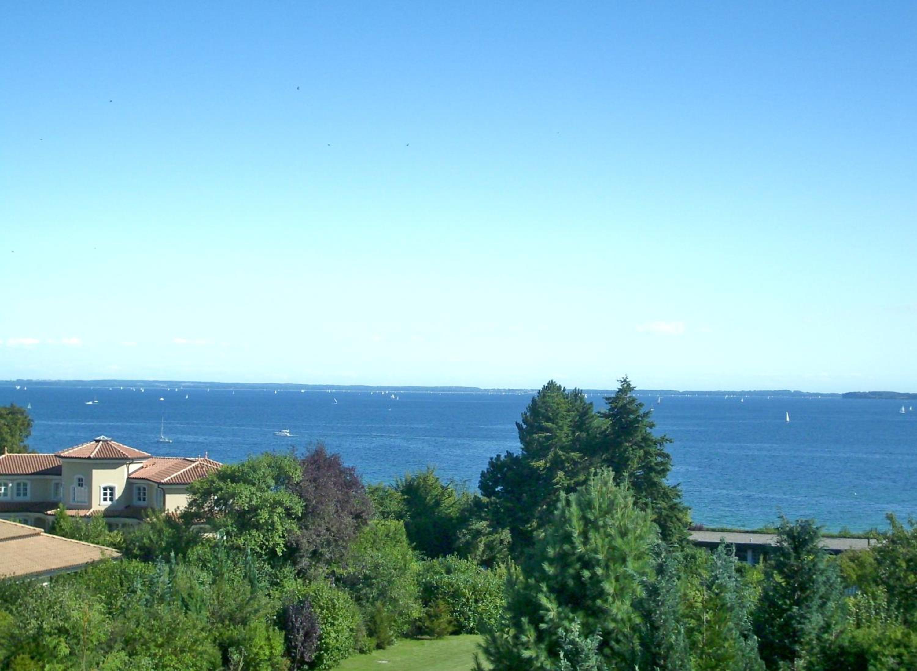 One-Bedroom Apartment with Balcony and Sea View photo 3