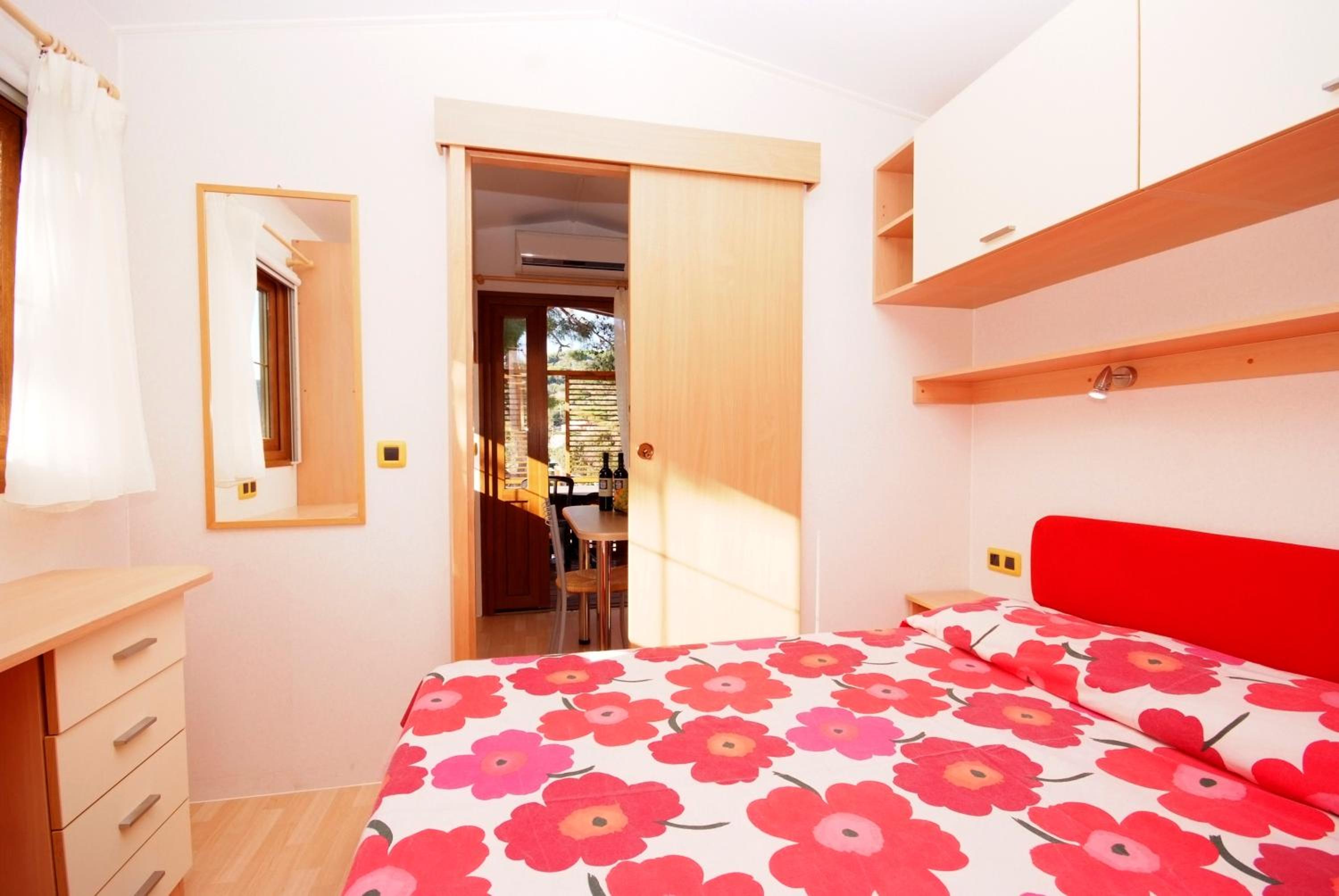 Chalet (2 Adults) with Sea View photo 2