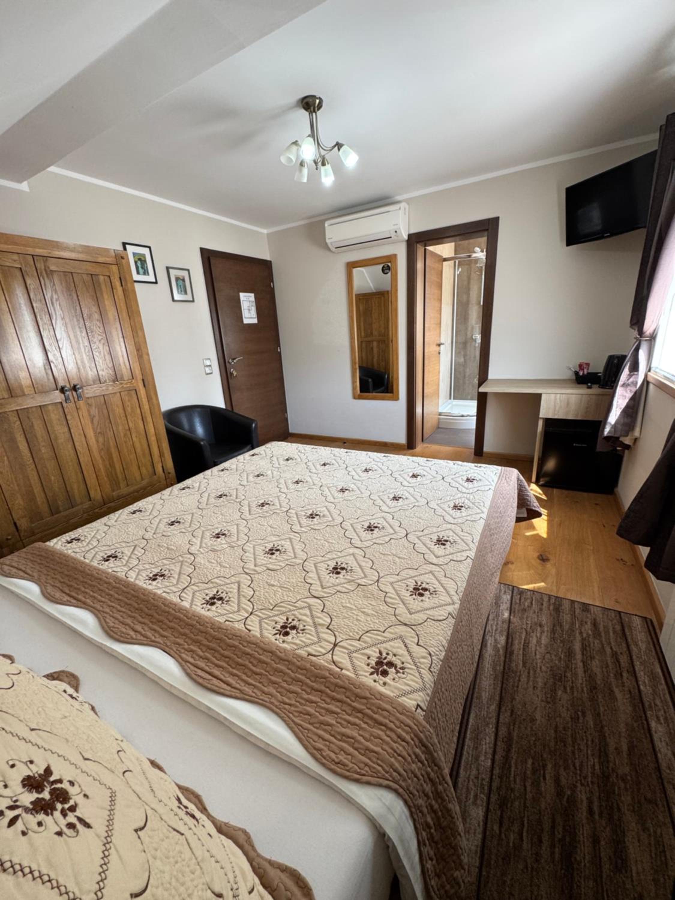 Double Room - Photo 14