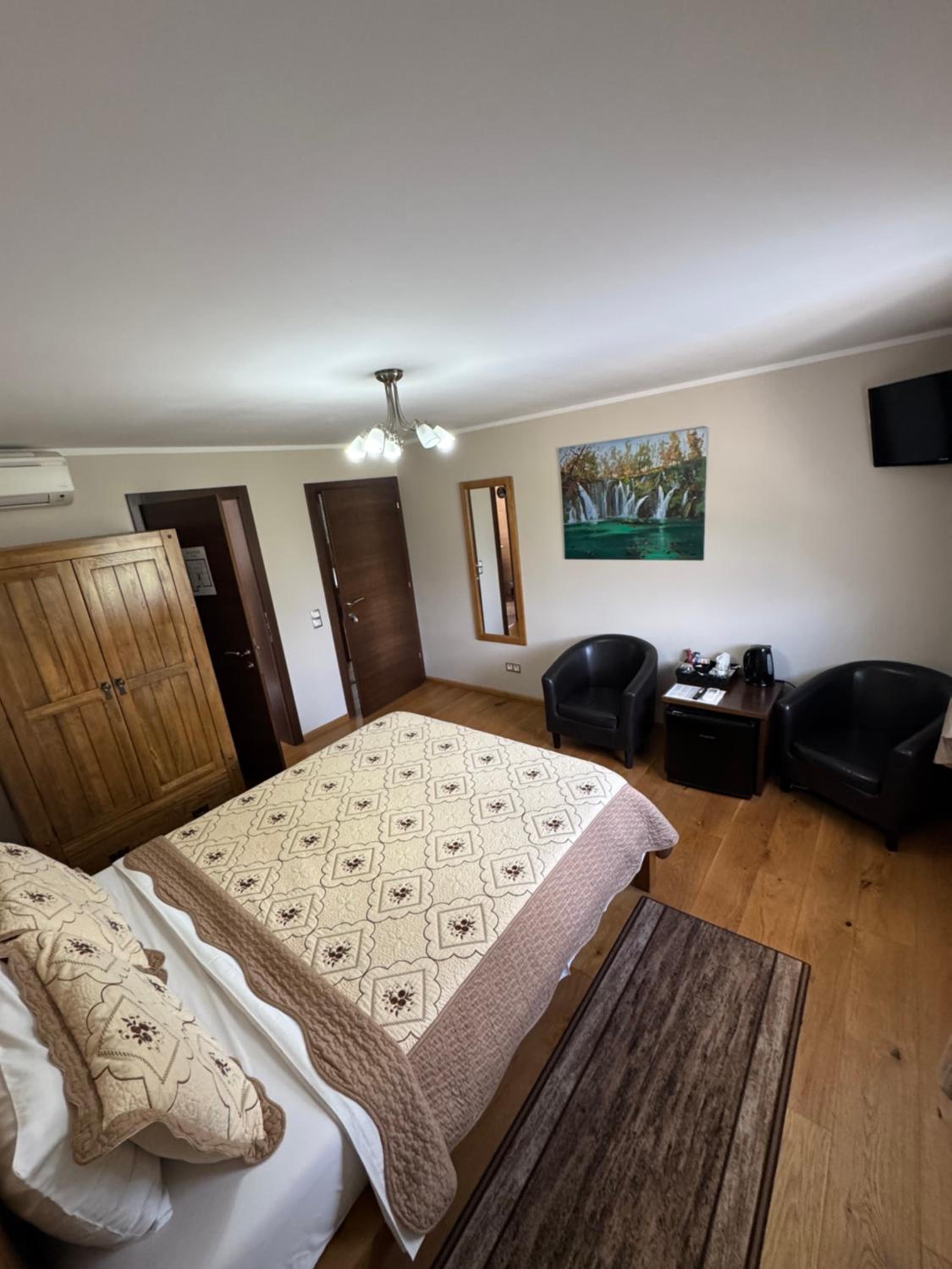 Double Room - Photo 15