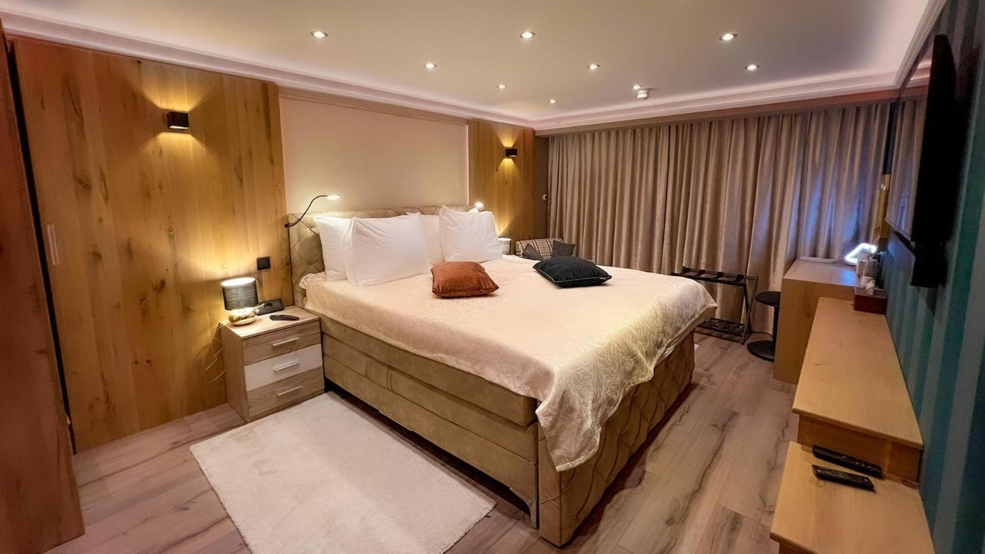 Deluxe Queen Room photo 3